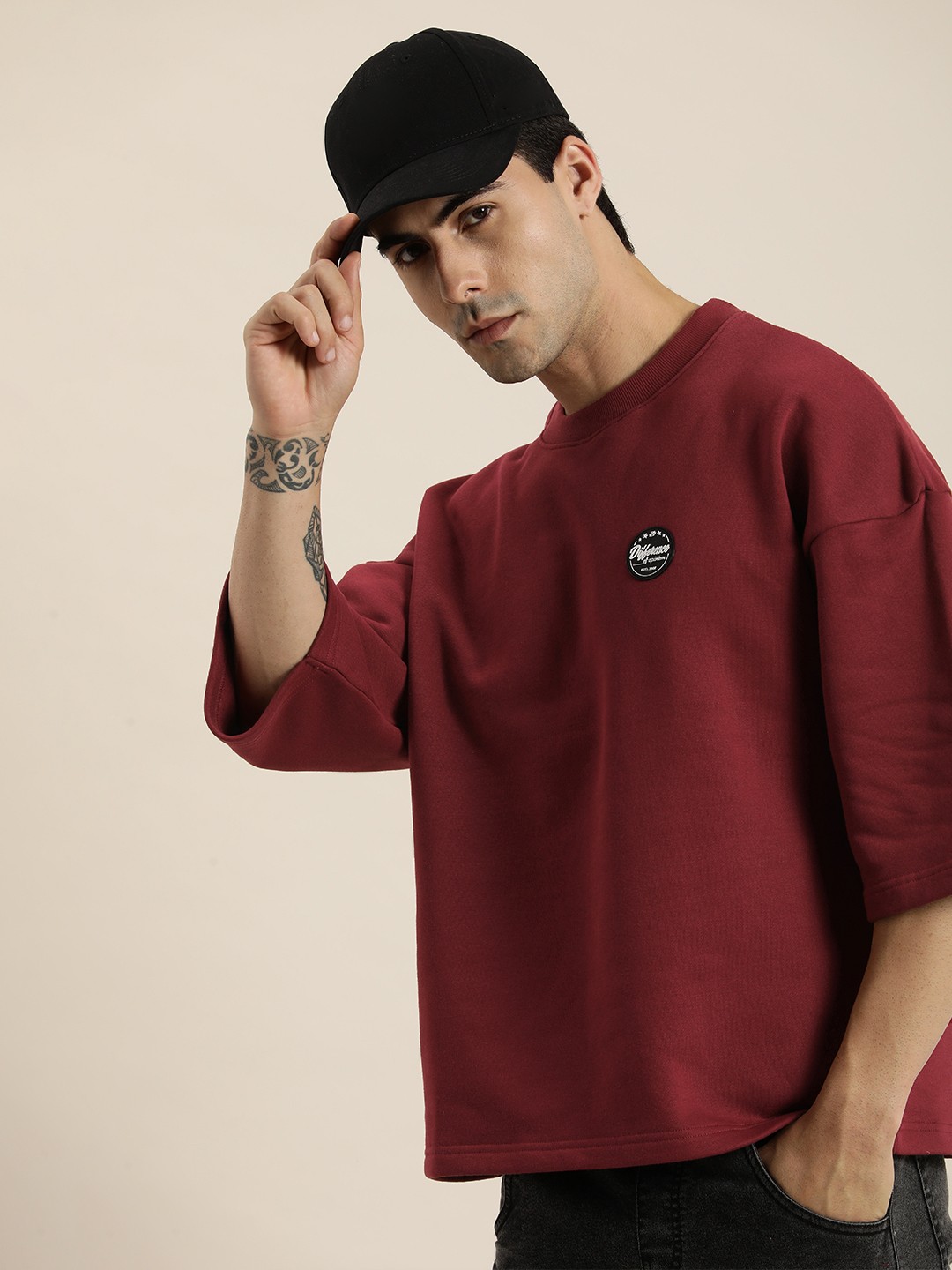 

Difference of Opinion Men Oversized Fleece Sweatshirt with Applique Detail, Maroon