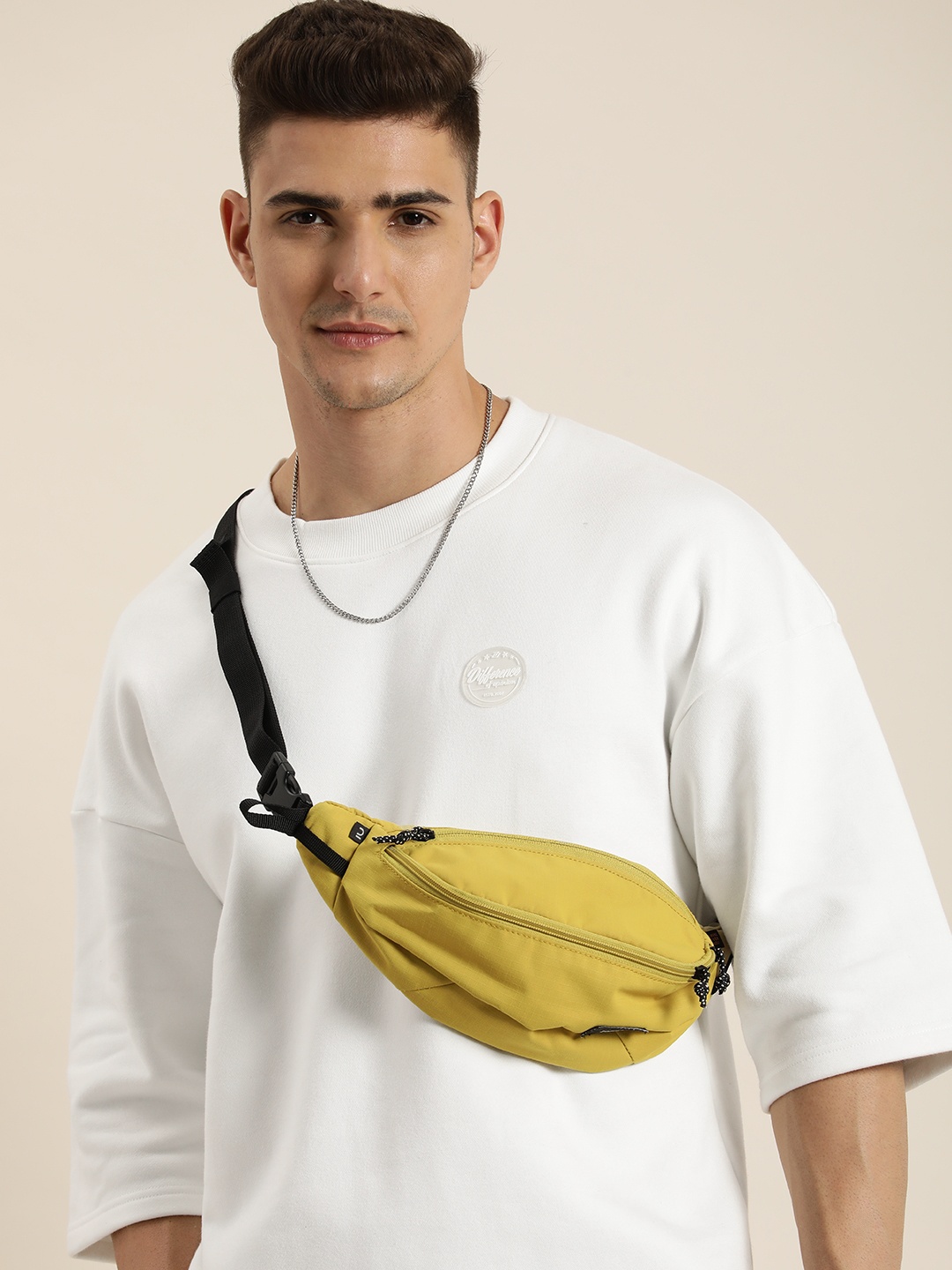

Difference of Opinion Men Oversized Fleece Sweatshirt with Applique Detail, White
