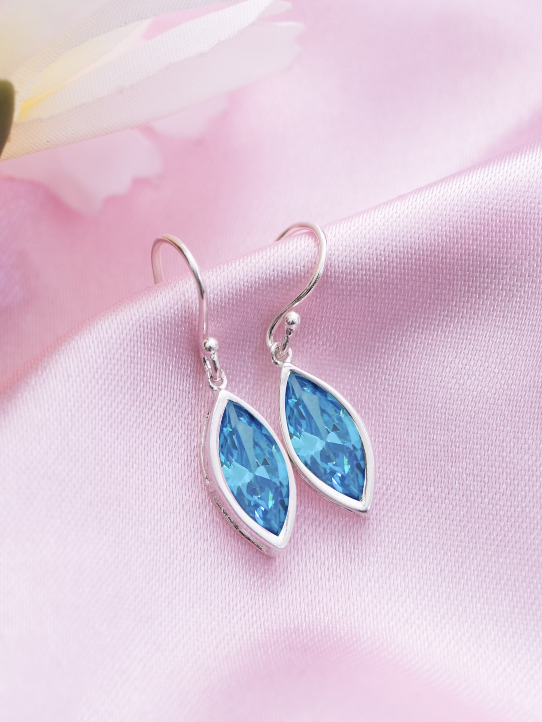 

Zavya 925 Pure Sterling Silver Rhodium-Plated CZ Leaf Shaped Drop Earrings