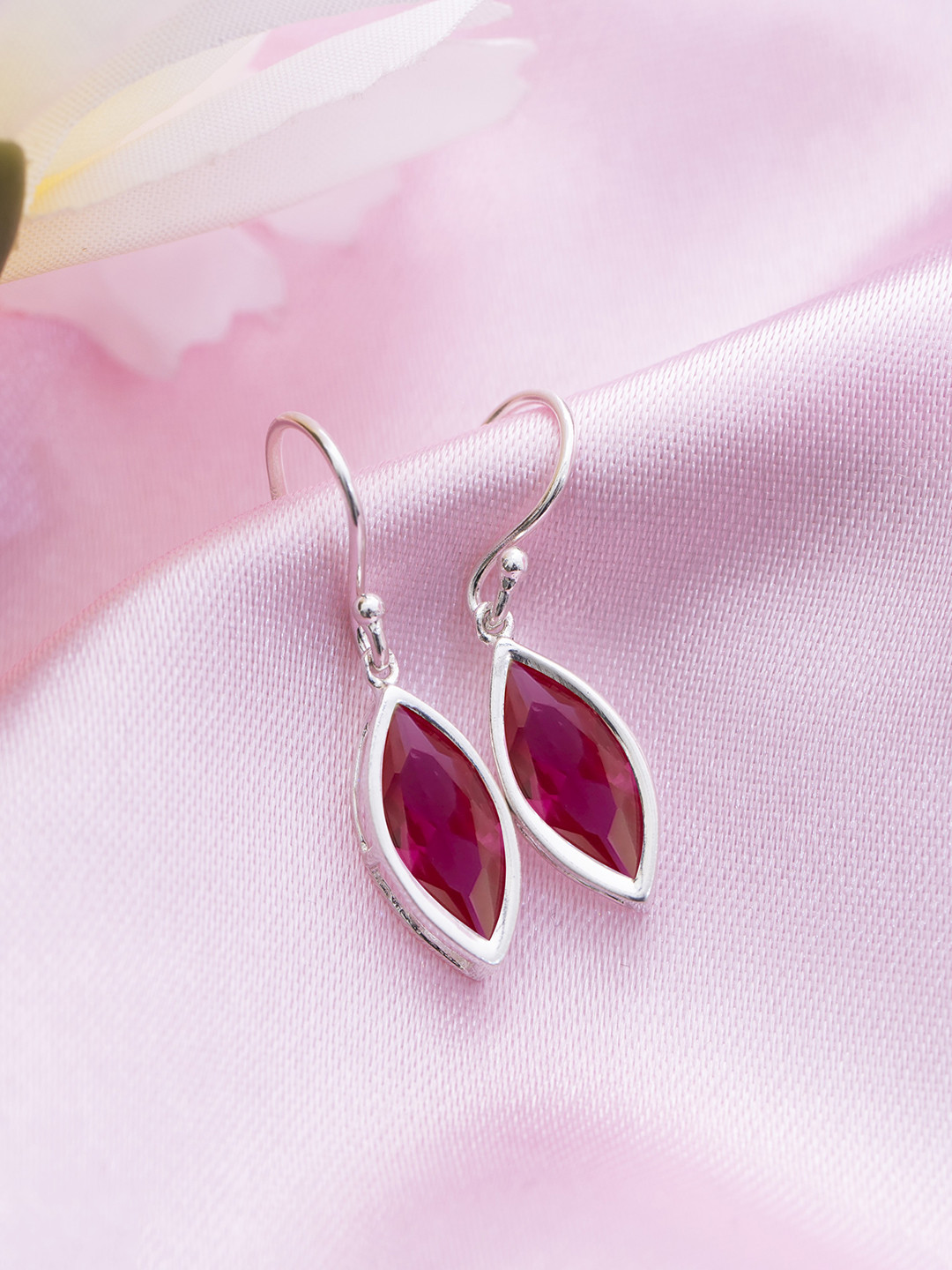 

Zavya 925 Pure Sterling Silver Rhodium-Plated Leaf Shaped Drop Earrings