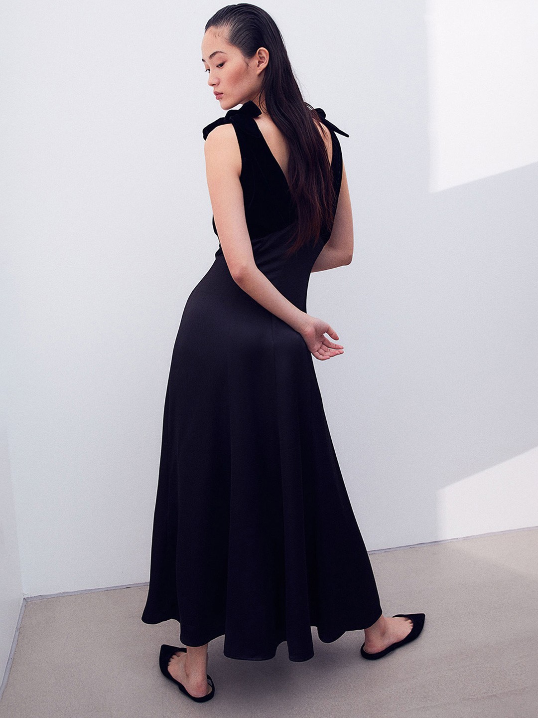 

H&M Tie-Strap Stain Dress, Black