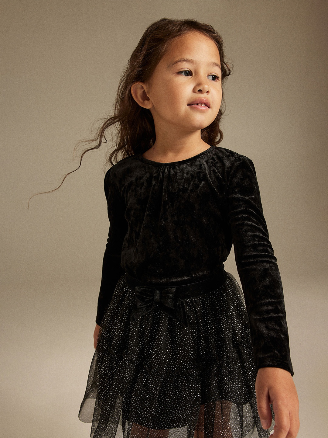 

H&M Girls Long-Sleeved Velour Top, Black