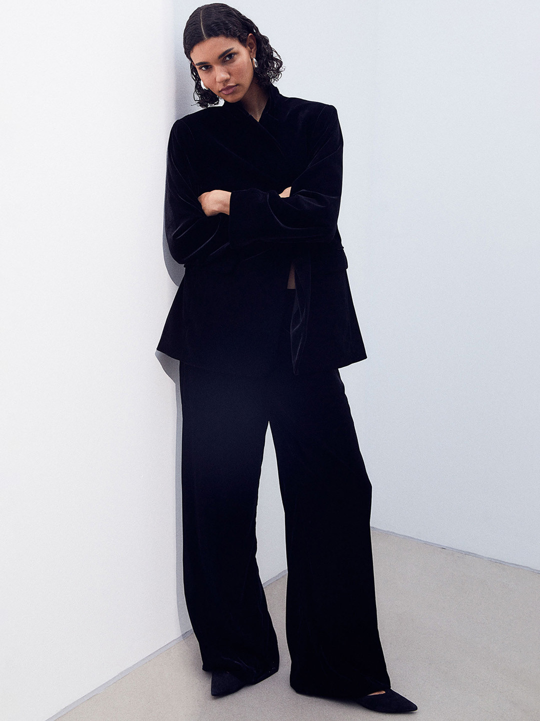 

H&M Women Wide Velvet Trousers, Black