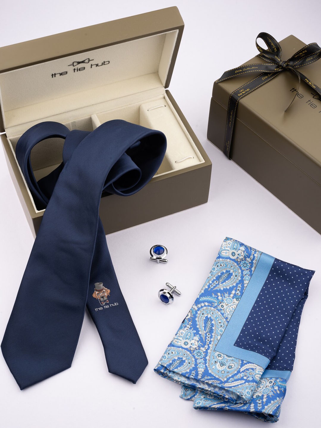 

The Tie Hub Men Printed Necktie With Pocket Square & Cufflink Set, Navy blue