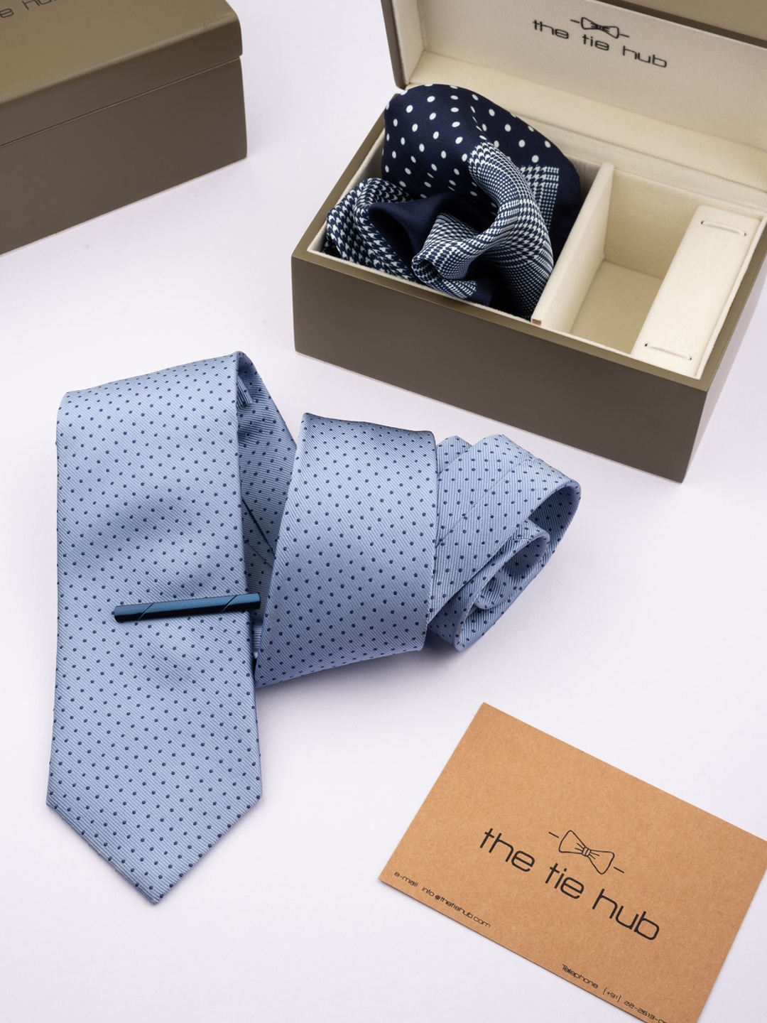 

The Tie Hub Men Printed Accessory Gift Set, Blue