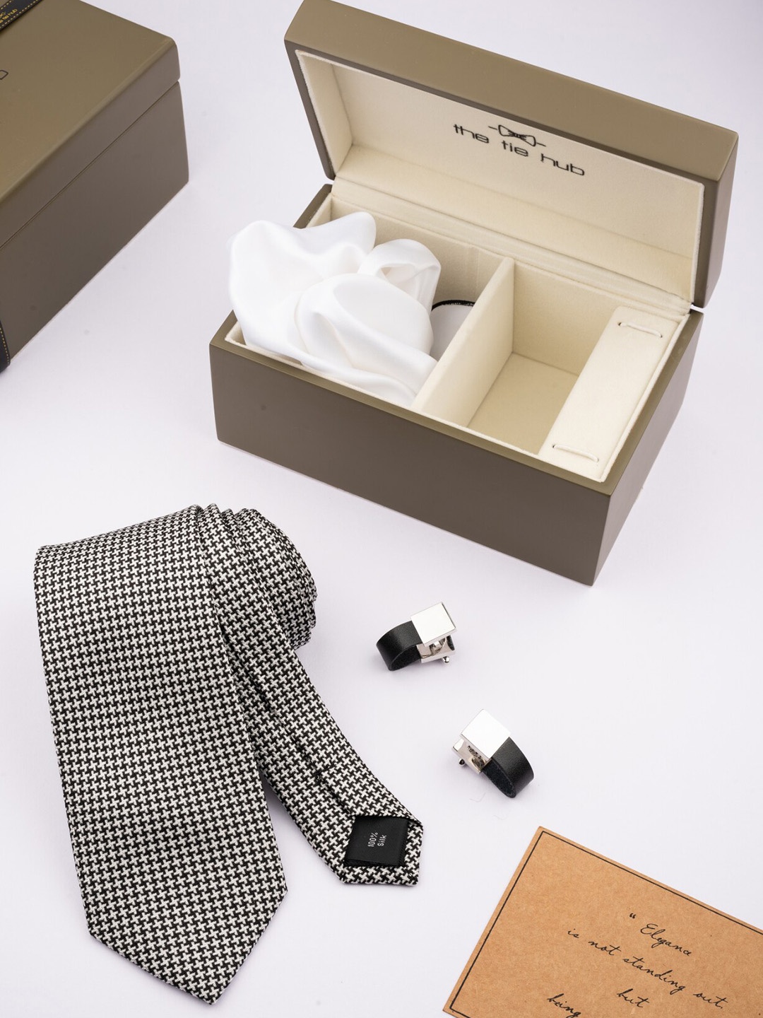 

The Tie Hub Men Printed Silk Necktie With Pocket Square & Cufflink Gift Set, Black