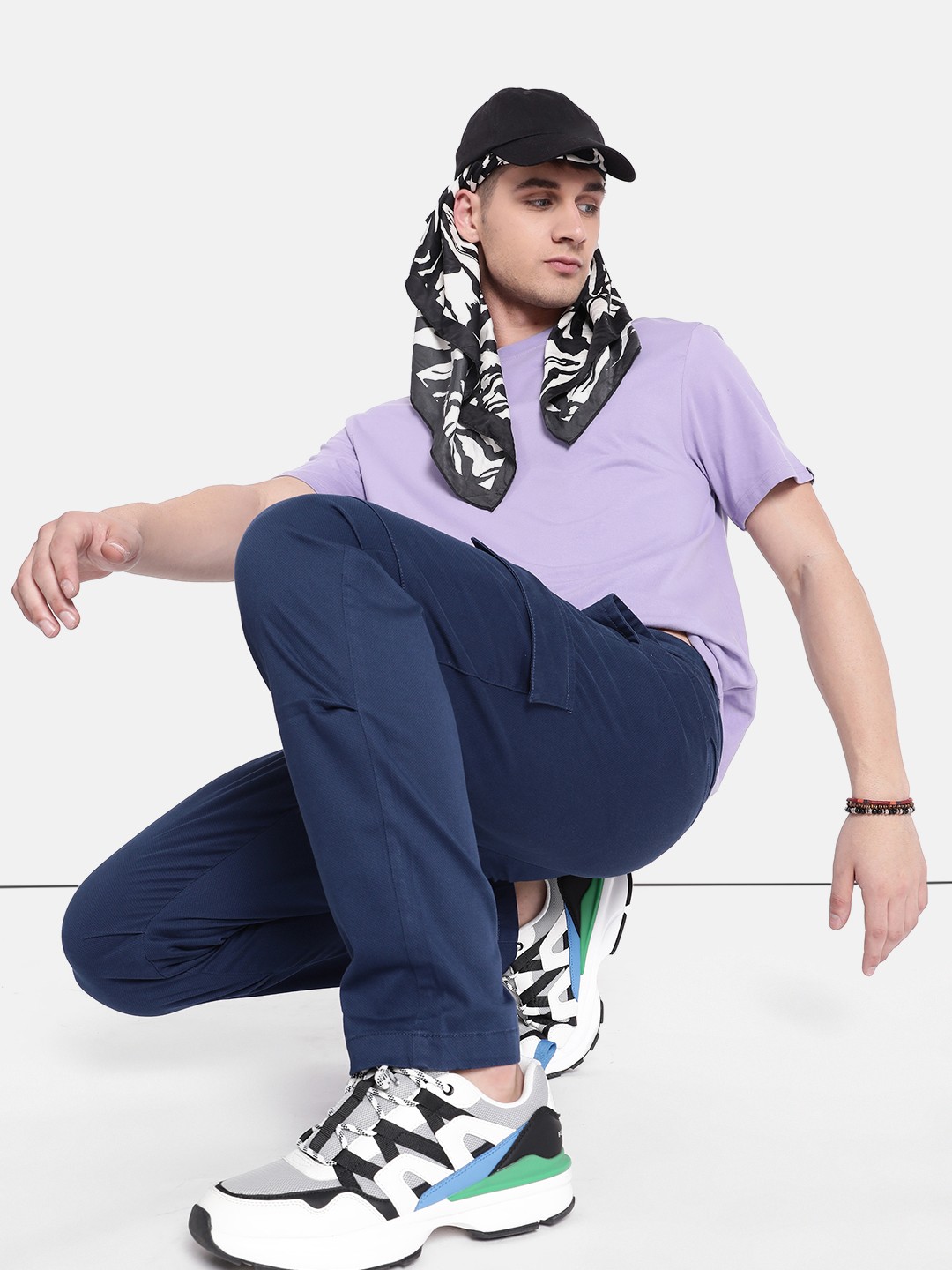 

The Roadster Lifestyle Co. Men Relaxed Fit Trousers, Navy blue