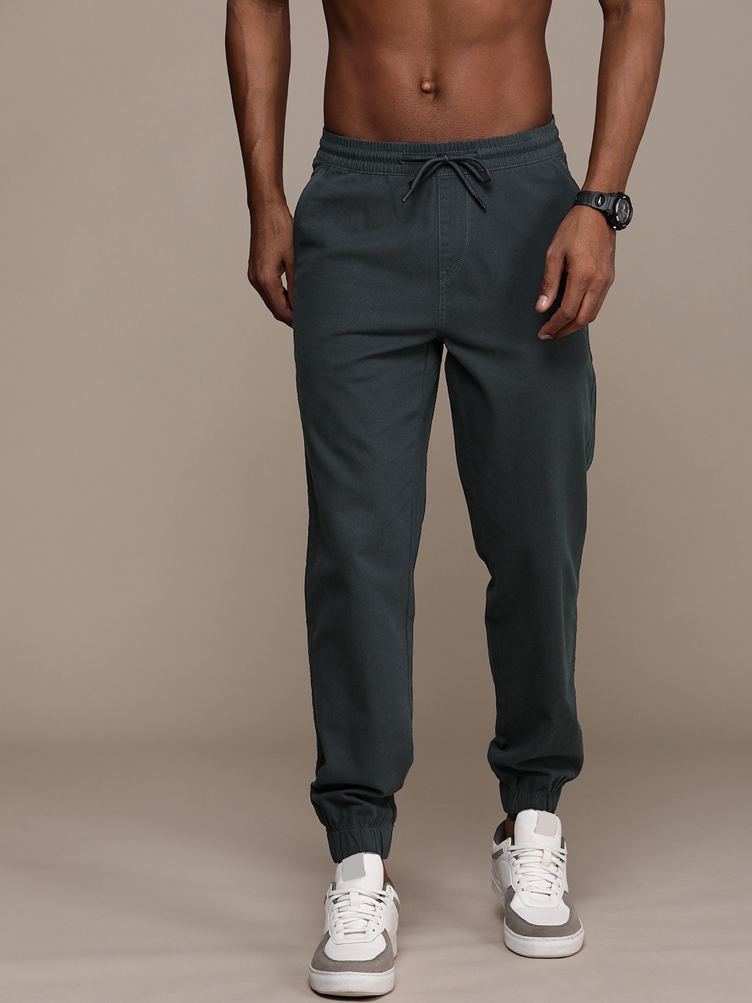 

The Roadster Life Co. Solid Pure Cotton Mid-Rise Joggers, Grey