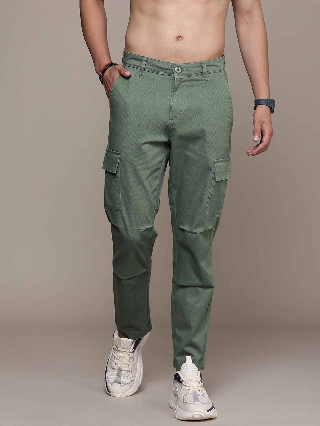 

The Roadster Life Co. Men Self Design Textured Relaxed Fit Cargos, Green