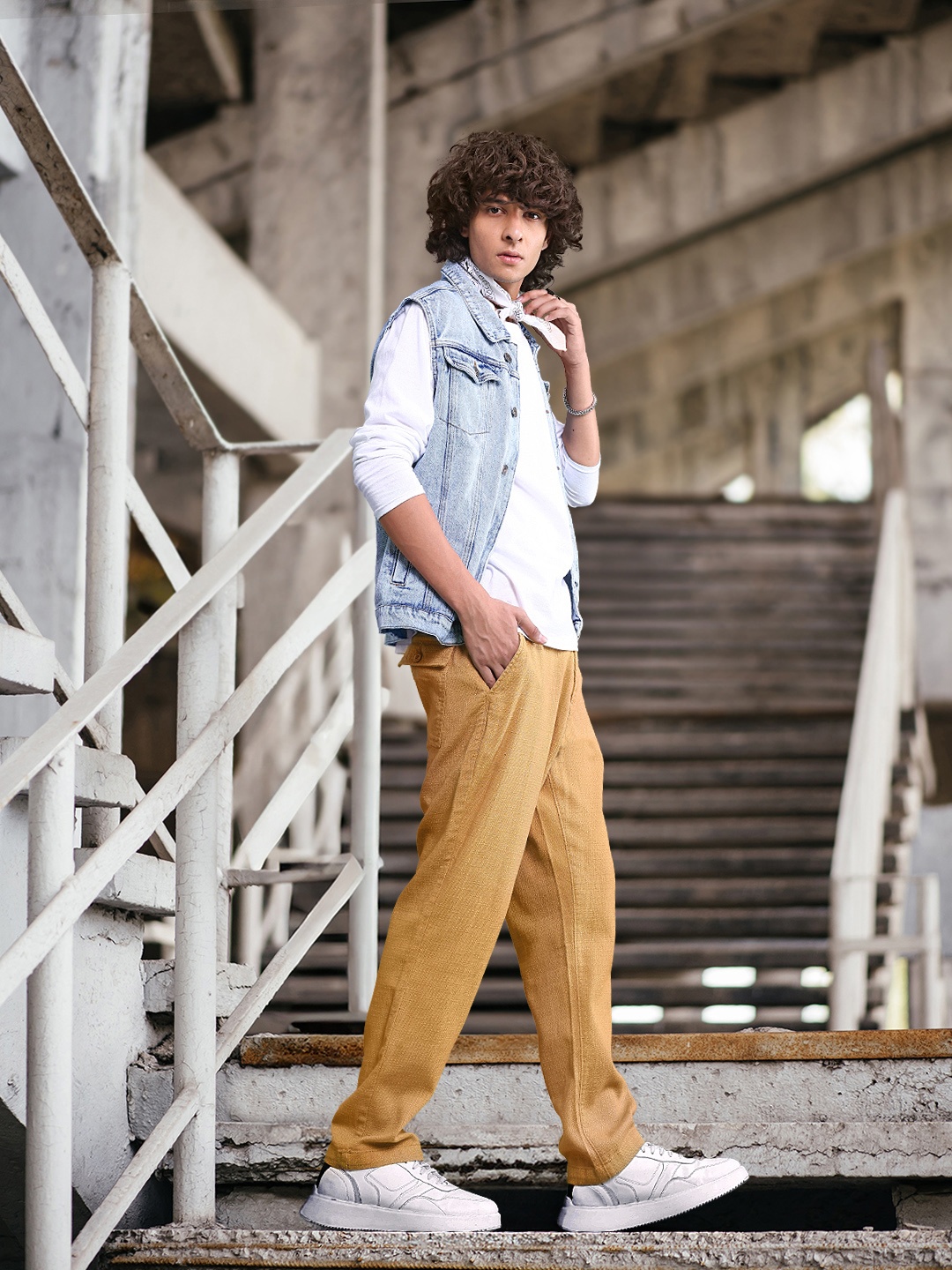 

The Roadster Lifestyle Co. Men Pure Cotton Slim Fit Trousers, Khaki