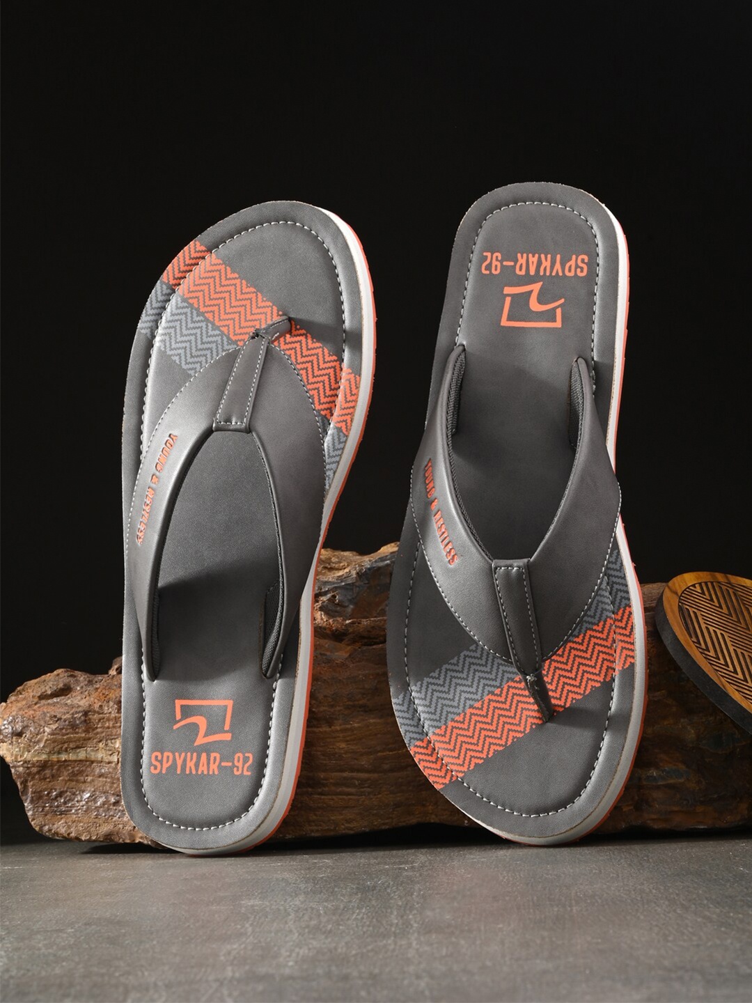 

SPYKAR Men Printed Thong Flip-Flops, Grey