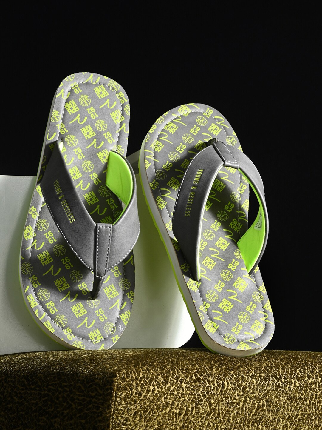 

SPYKAR Men Printed Thong Flip-Flops, Grey