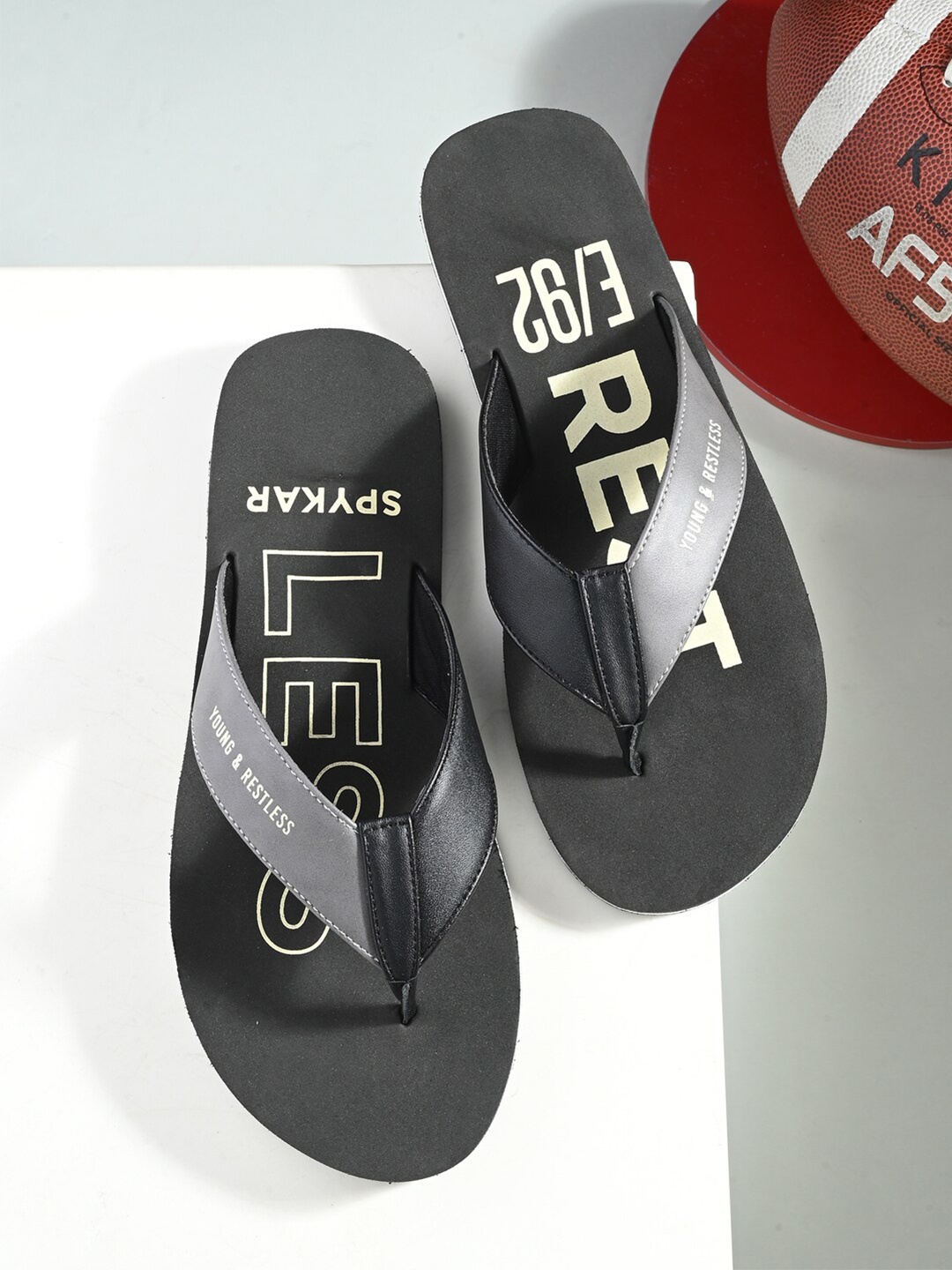 

SPYKAR Men Printed Thong Flip-Flops, Grey