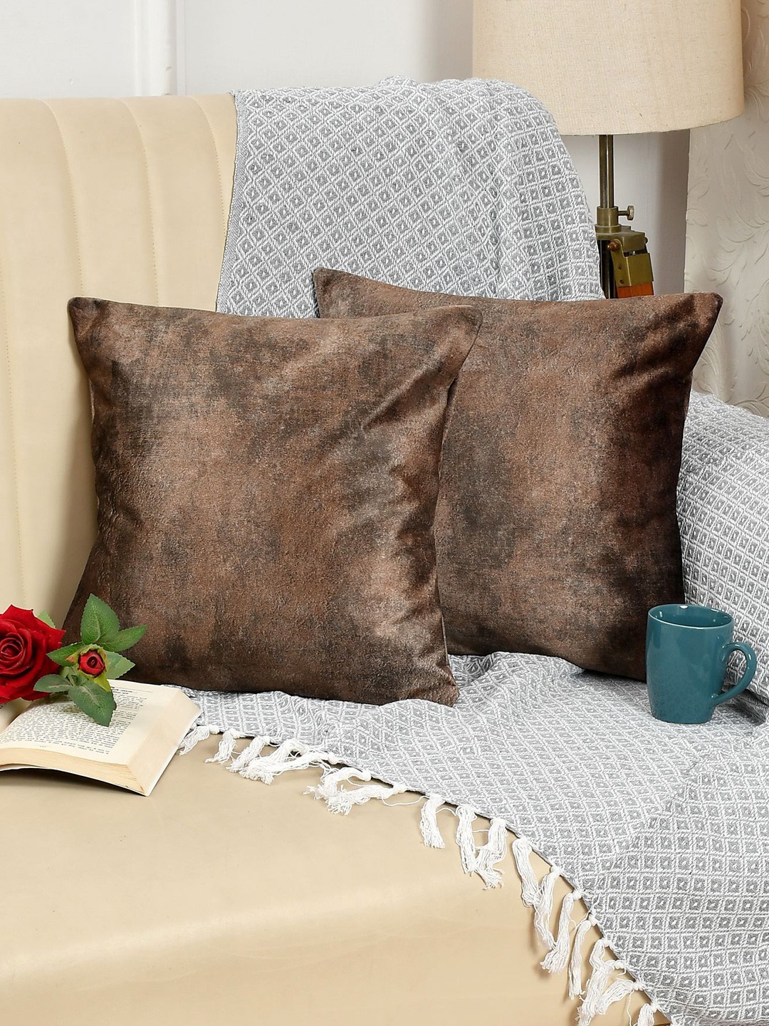 

Florida Brown 2 Pieces Velvet Square Cushion Covers