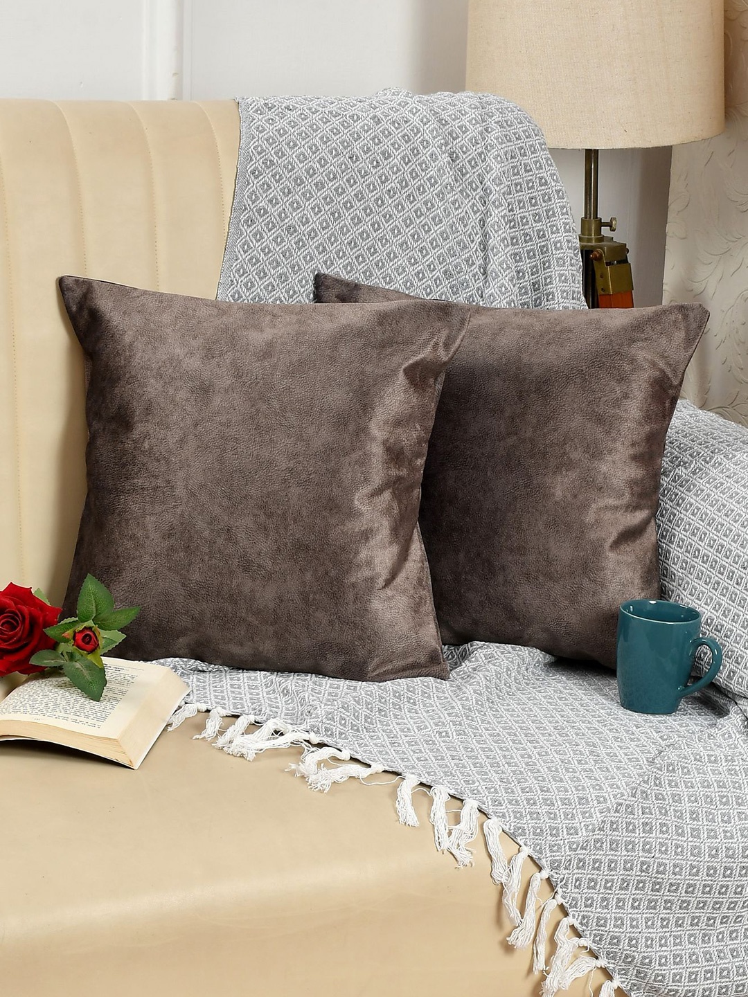 

Florida Brown 2 Pieces Velvet Square Cushion Covers