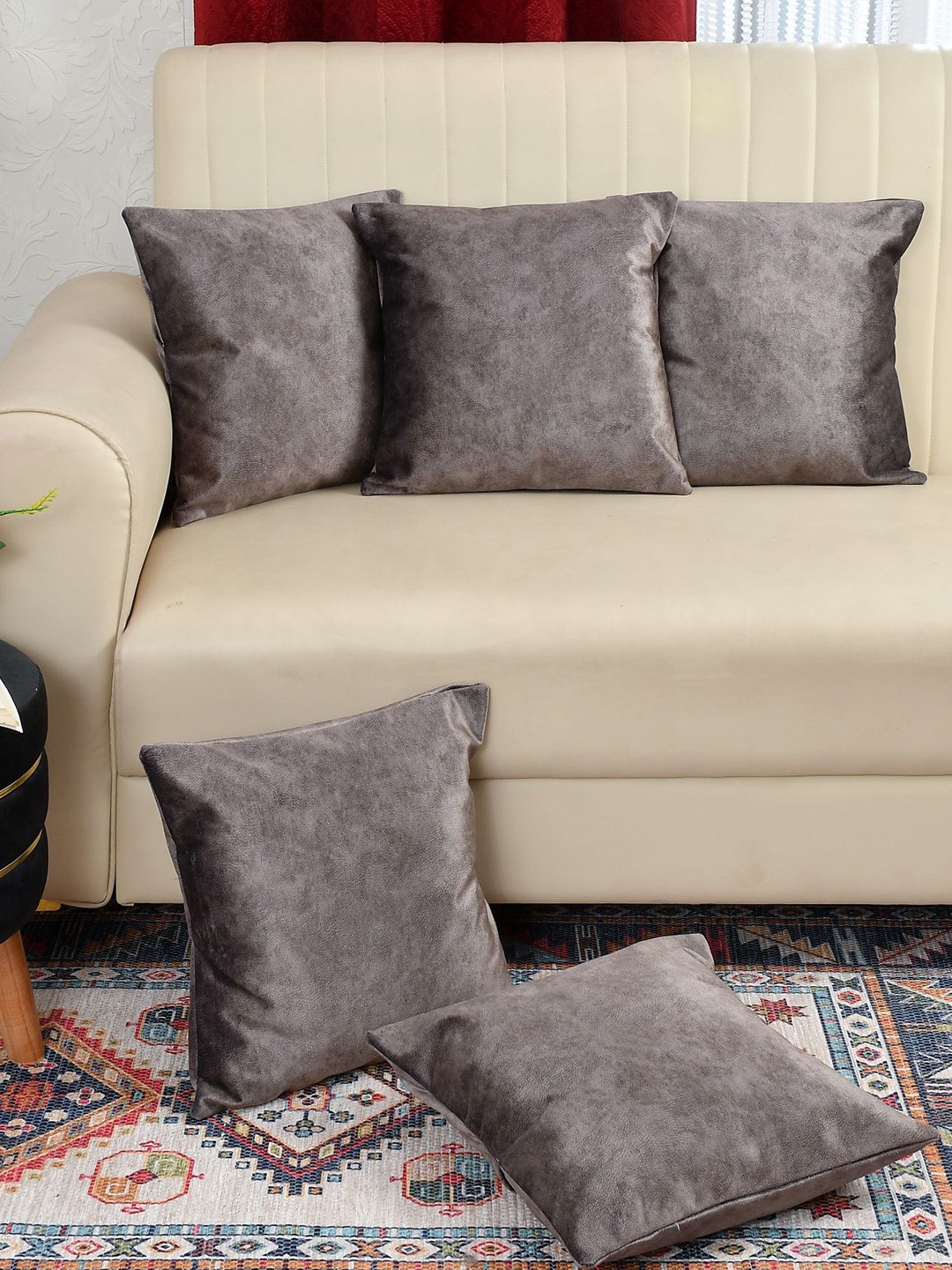 

Florida Brown 5 Pieces Velvet Square Cushion Covers