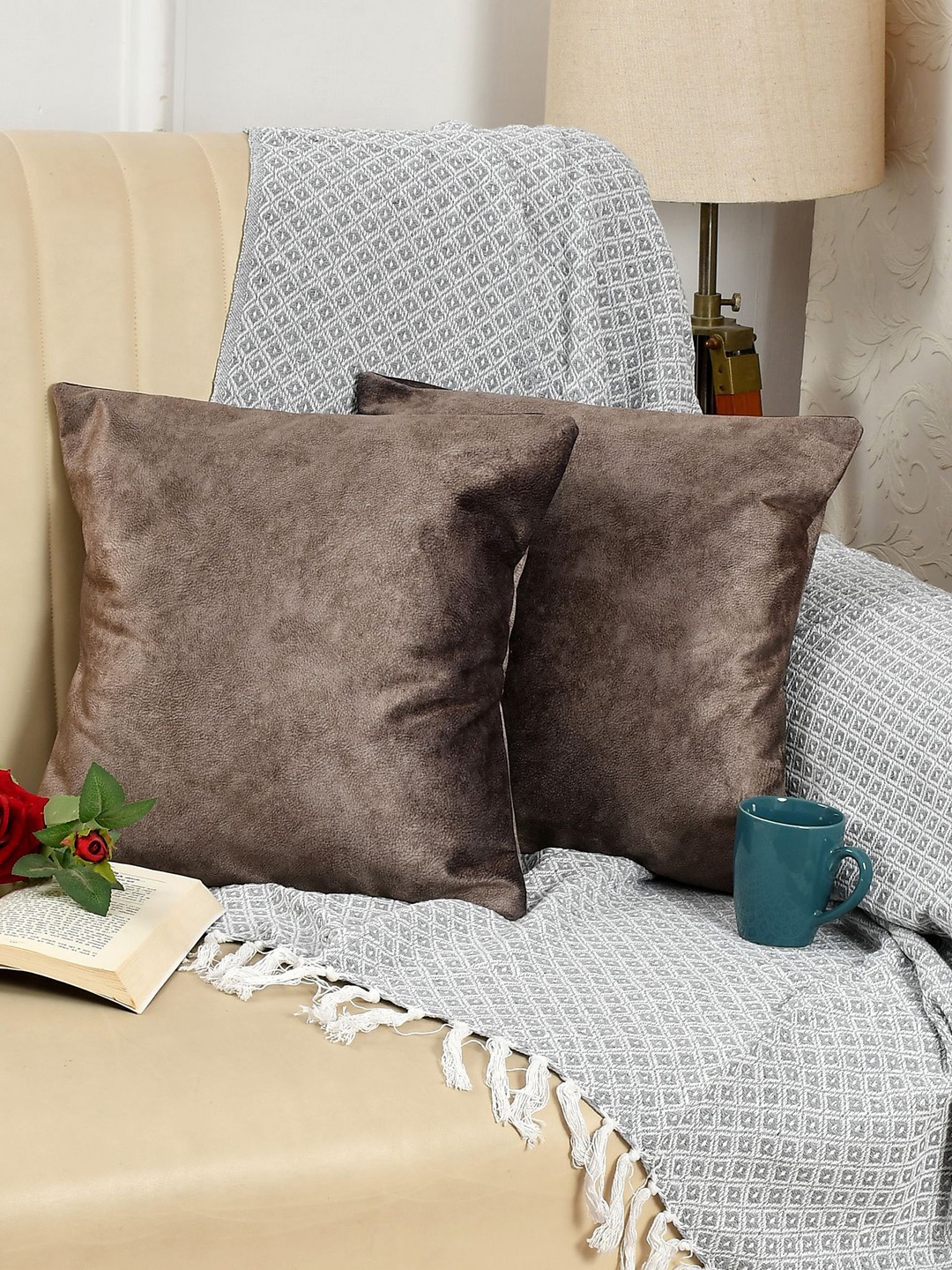 

Florida Grey 2 Pieces Velvet Square Cushion Covers