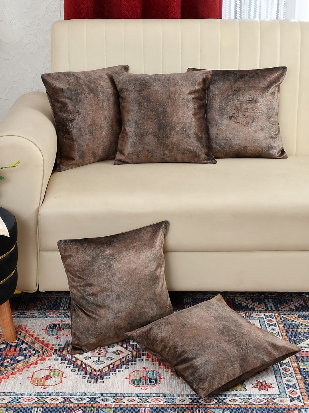 

Florida Brown 5 Pieces Velvet Square Cushion Covers