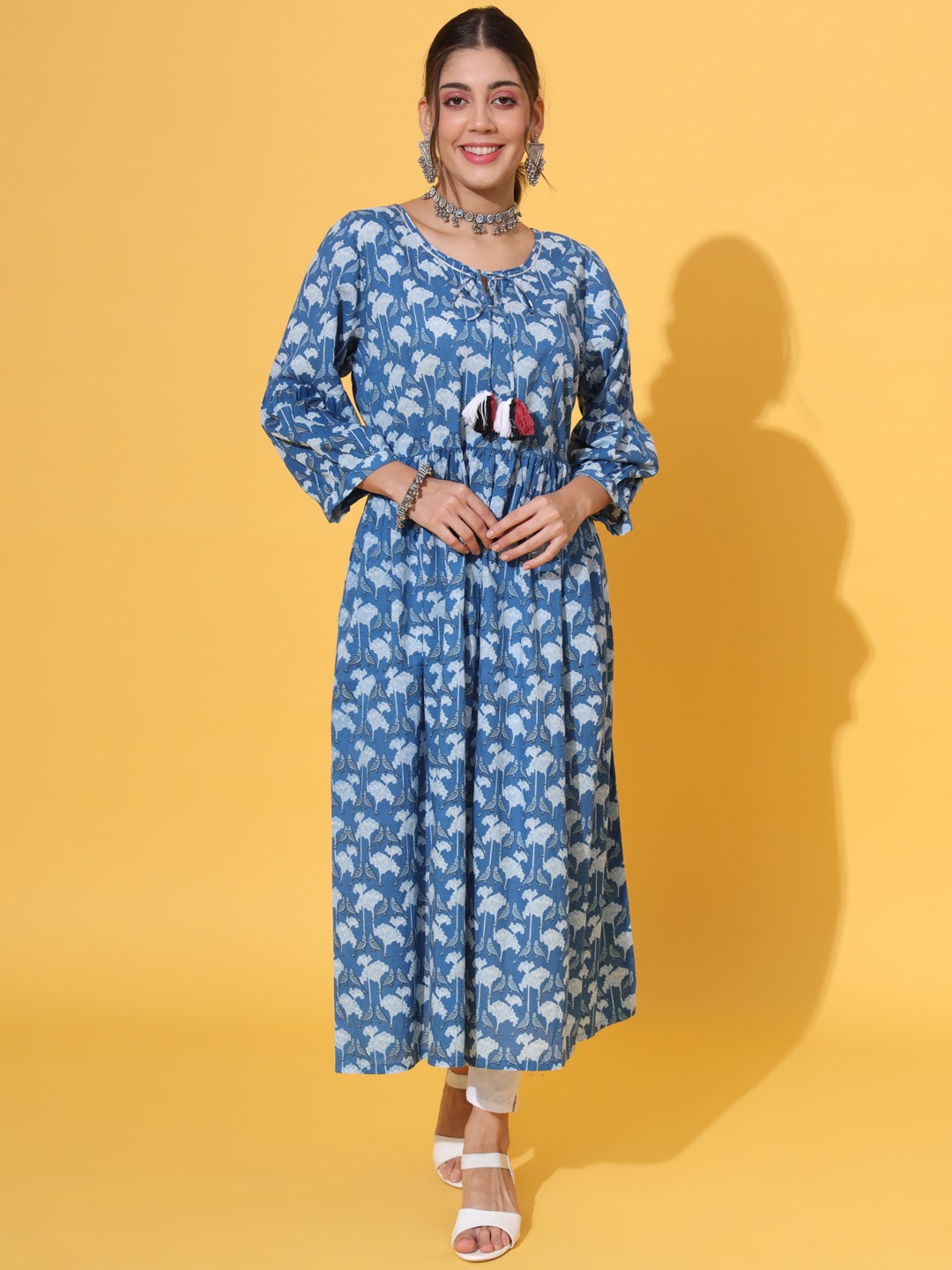 DECKEDUP Floral Printed Tie Up Neck A-Line Cotton Kurta, Blue