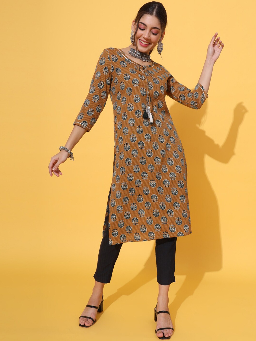 

DECKEDUP Ethnic Motifs Printed Gotta Patti Pure Cotton Straight Kurta, Mustard