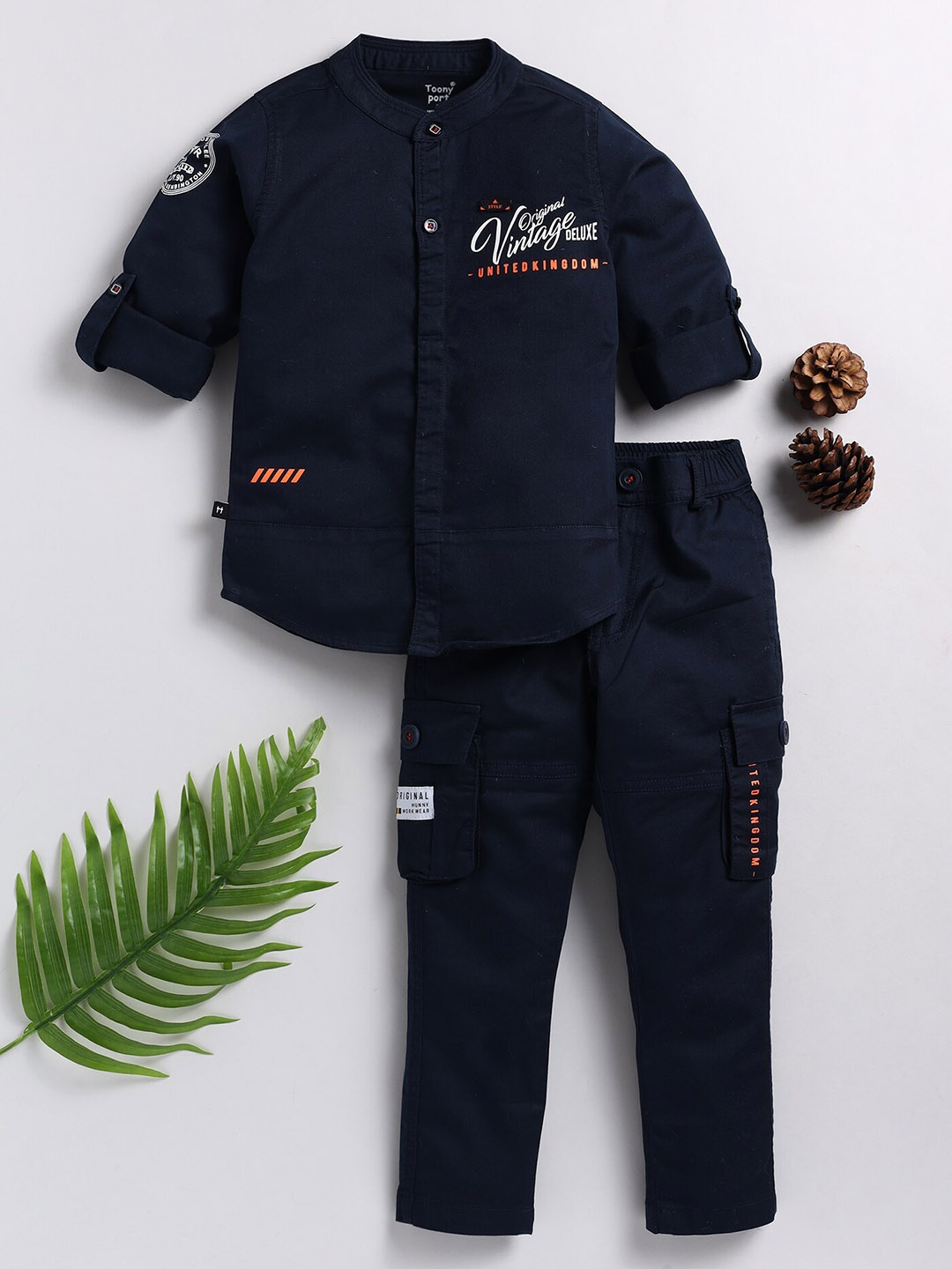

Toonyport Boys Typography Printed Band Collar Roll-Up Sleeves Cotton Shirt With Trousers, Navy blue