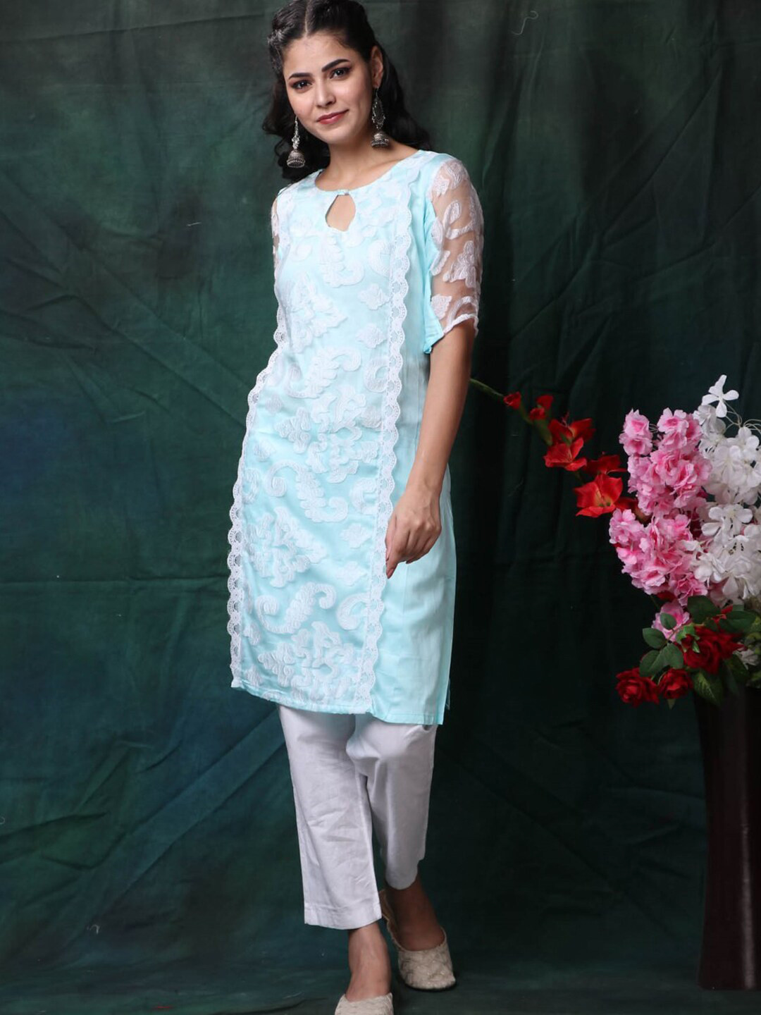 

Trinjann Floral Embroidered Keyhole Neck Pure Cotton Kurta, Turquoise blue