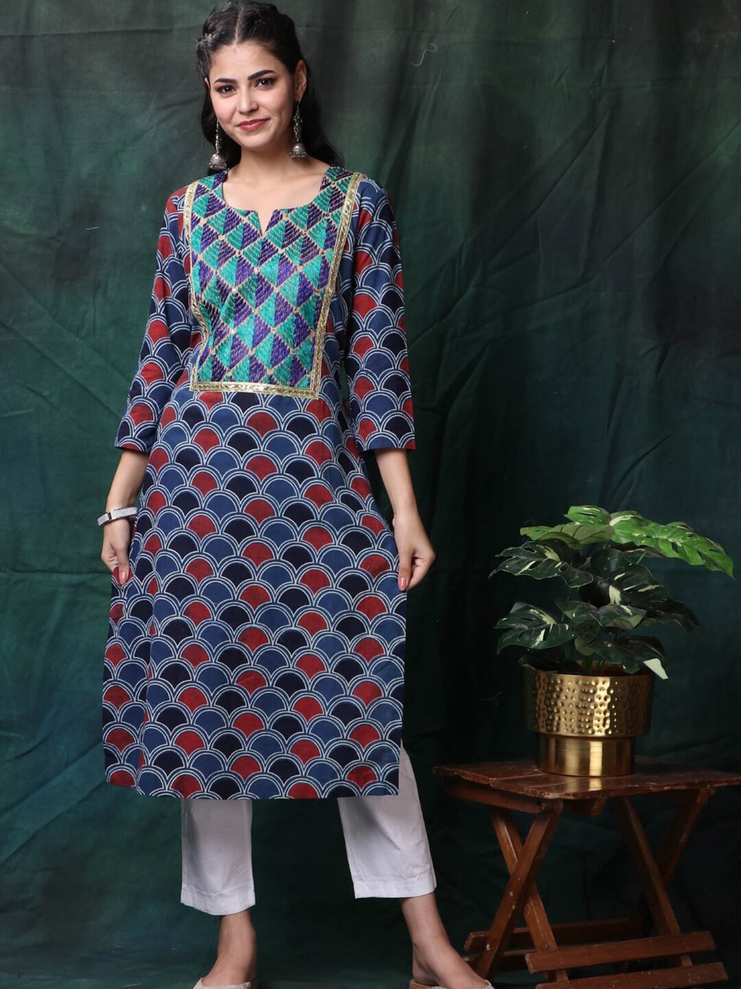 

Trinjann Geometric Printed Thread Work Cotton Straight Kurta, Blue