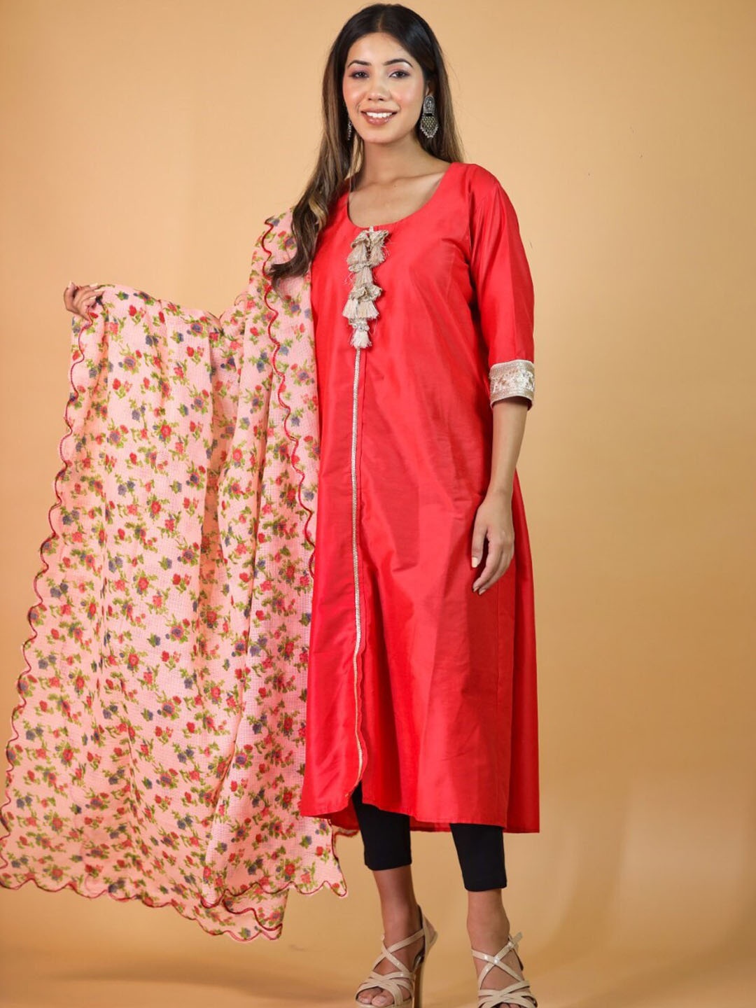 

Trinjann Round Neck Regular Sequinned Kurta With Dupatta, Red