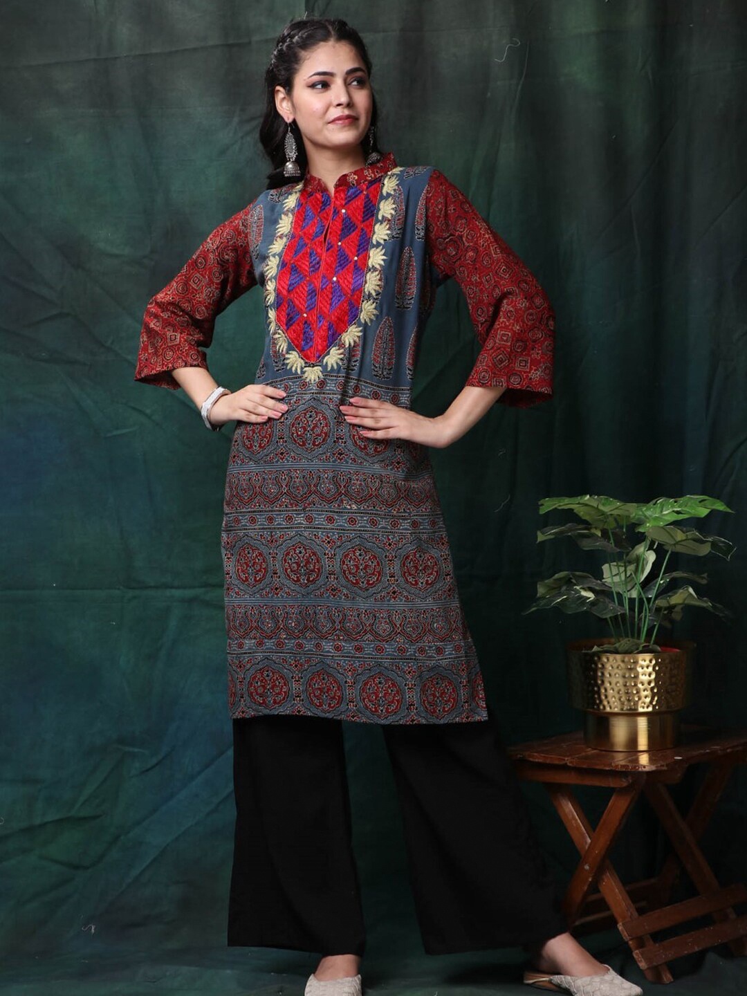 

Trinjann Ethnic Motifs Printed Phulkari Ajrakh Pure Cotton Kurta, Red