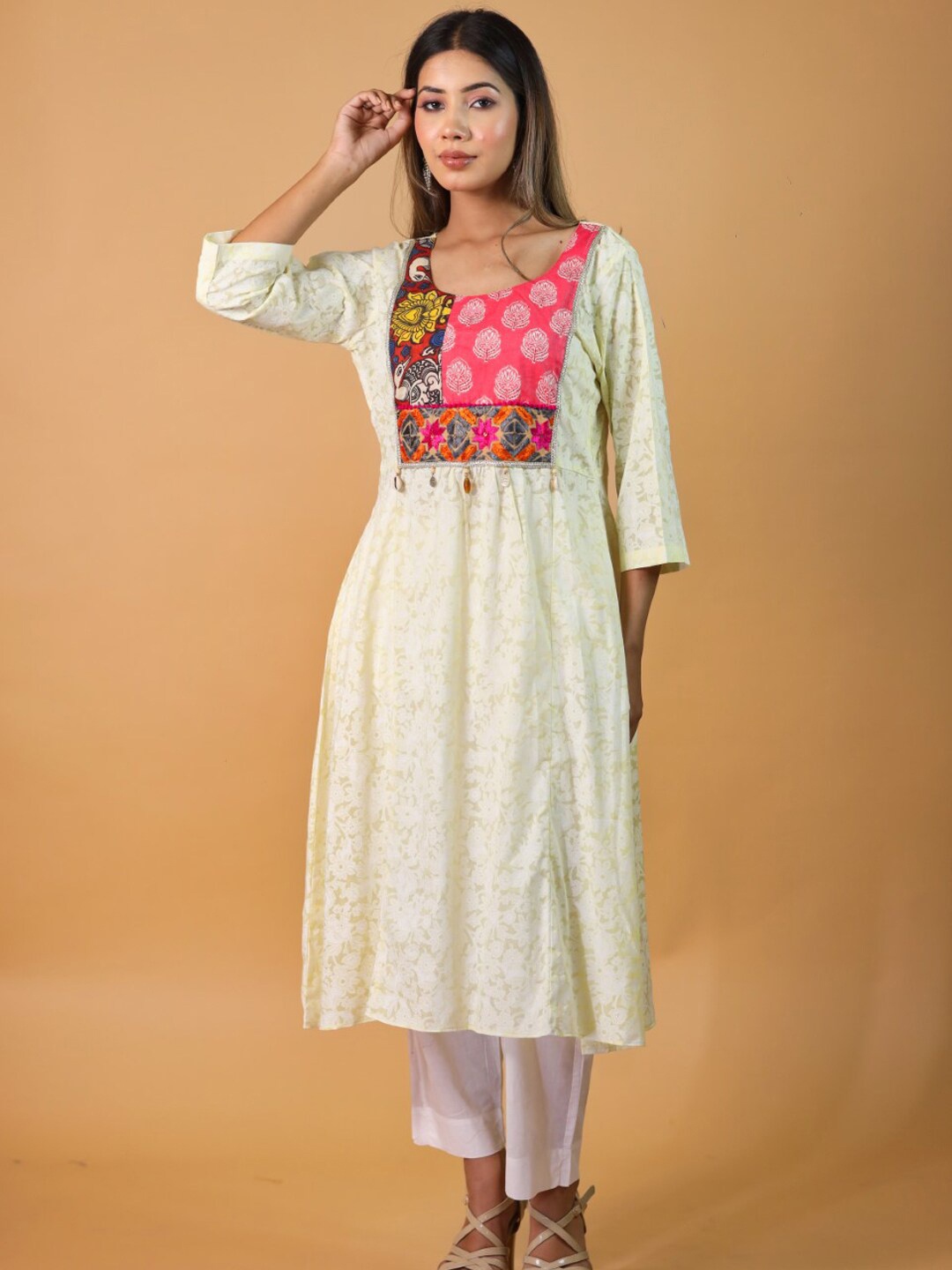 

Trinjann Ethnic Motifs Embroidered Cotton A-Line Kurta, Cream