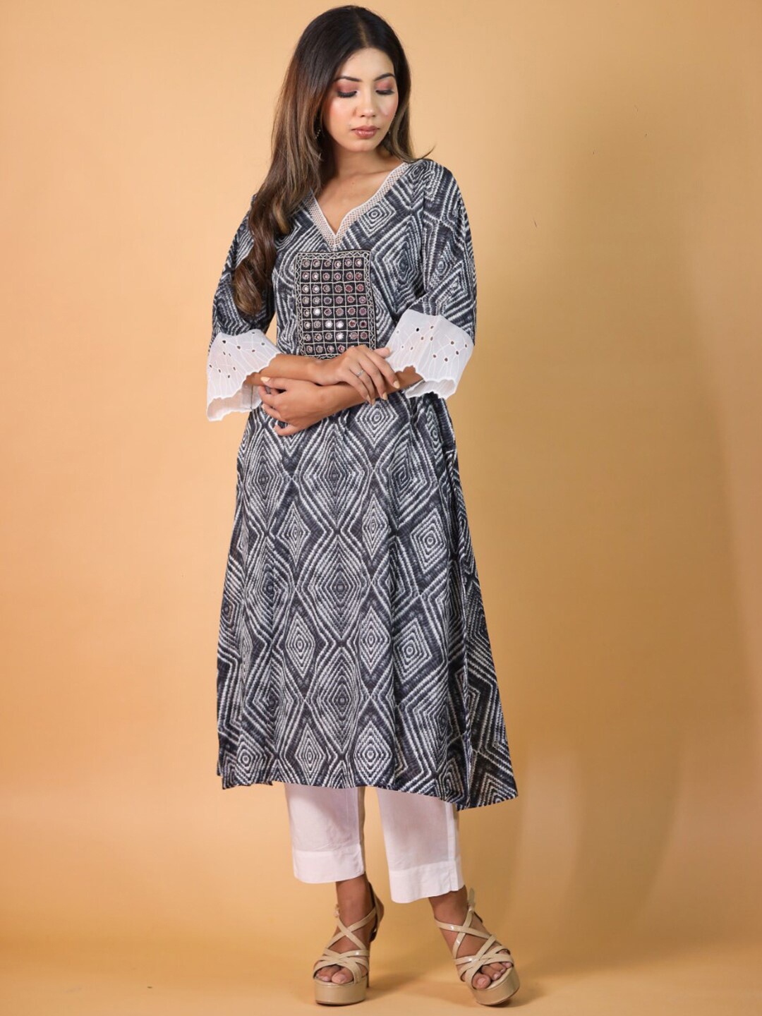 

Trinjann Dyed Thread Work A-Line Kurta, Black