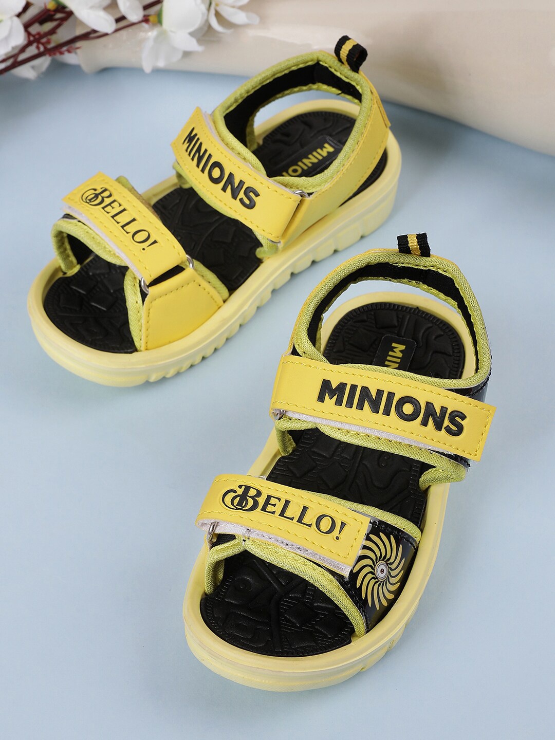 

Kids Ville Boys Minions Printed Sports Sandals, Yellow