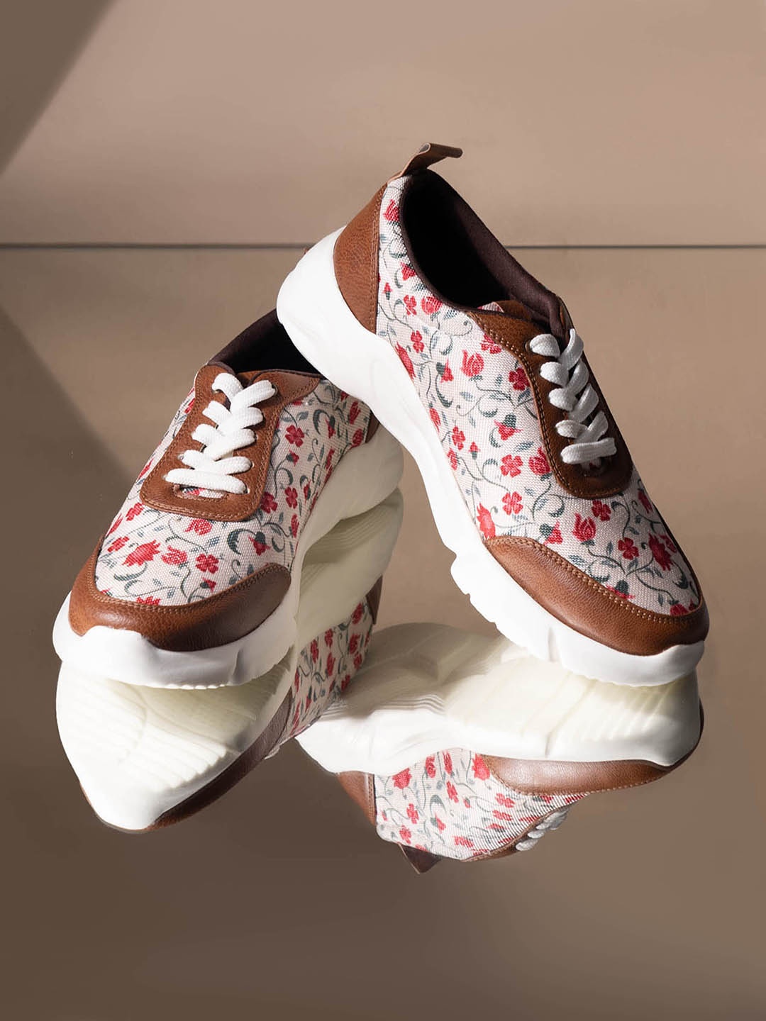

ZOUK Women Deccan Garden Printed Textile Memory Foam Insole Sneakers, White