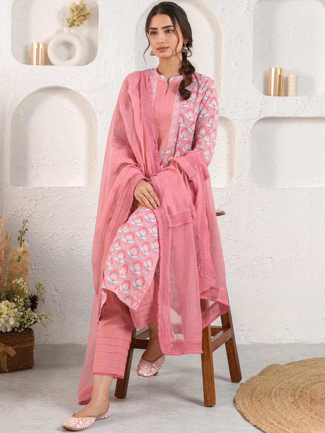 

Prakriti Jaipur Floral Printed Mandarin Collar Sequinned Kurta With Trousers & Dupatta, Peach