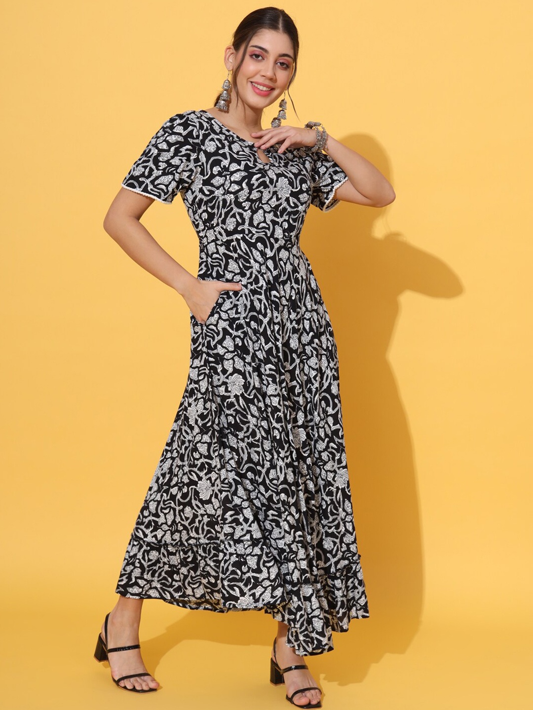 

DECKEDUP Floral Printed Keyhole Neck Maxi Ethnic Dress, Black