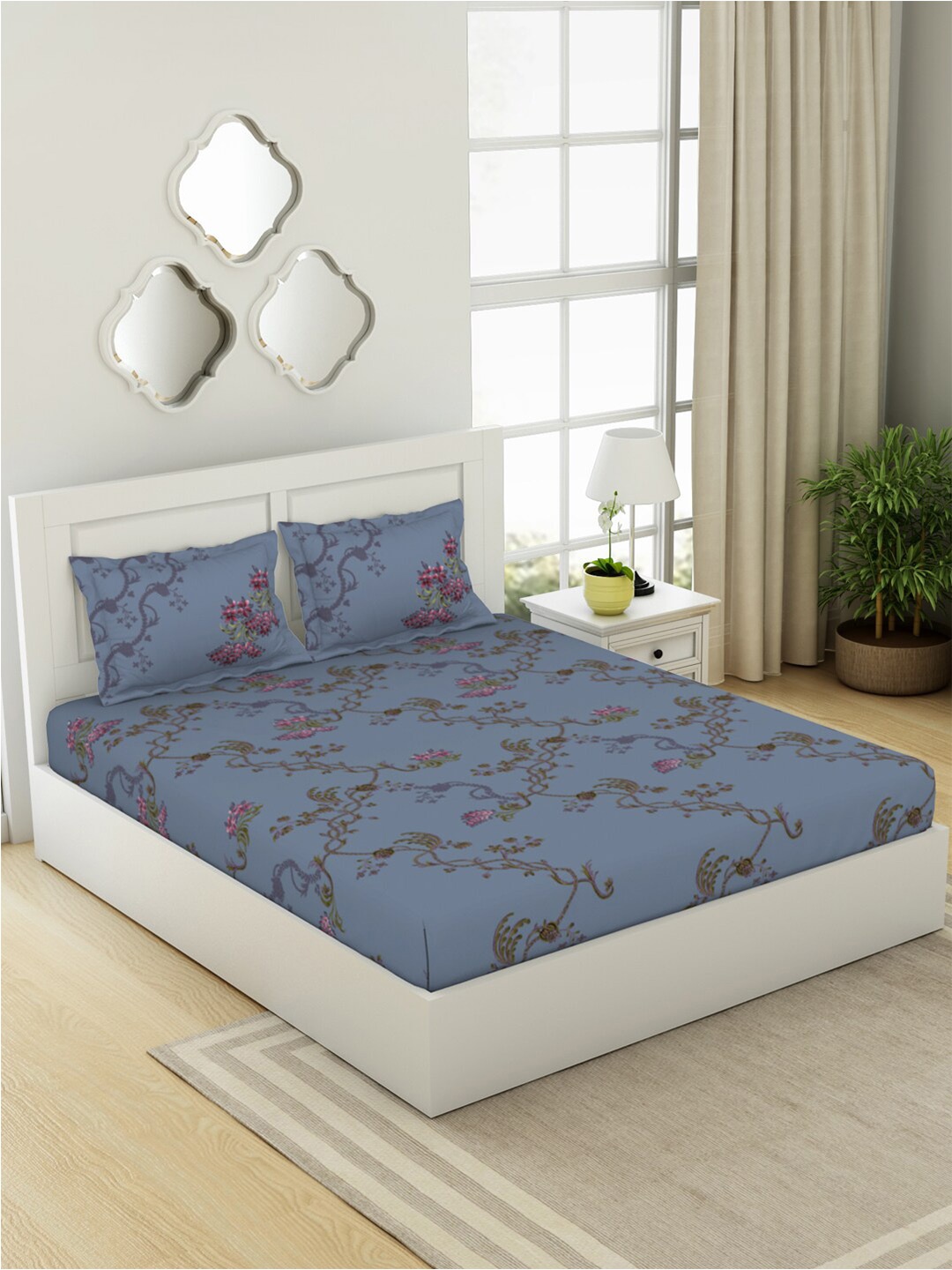 

SPACES Lattice Violet & Pink Printed Cotton 144 TC King Bedsheet with 2 Pillow Covers