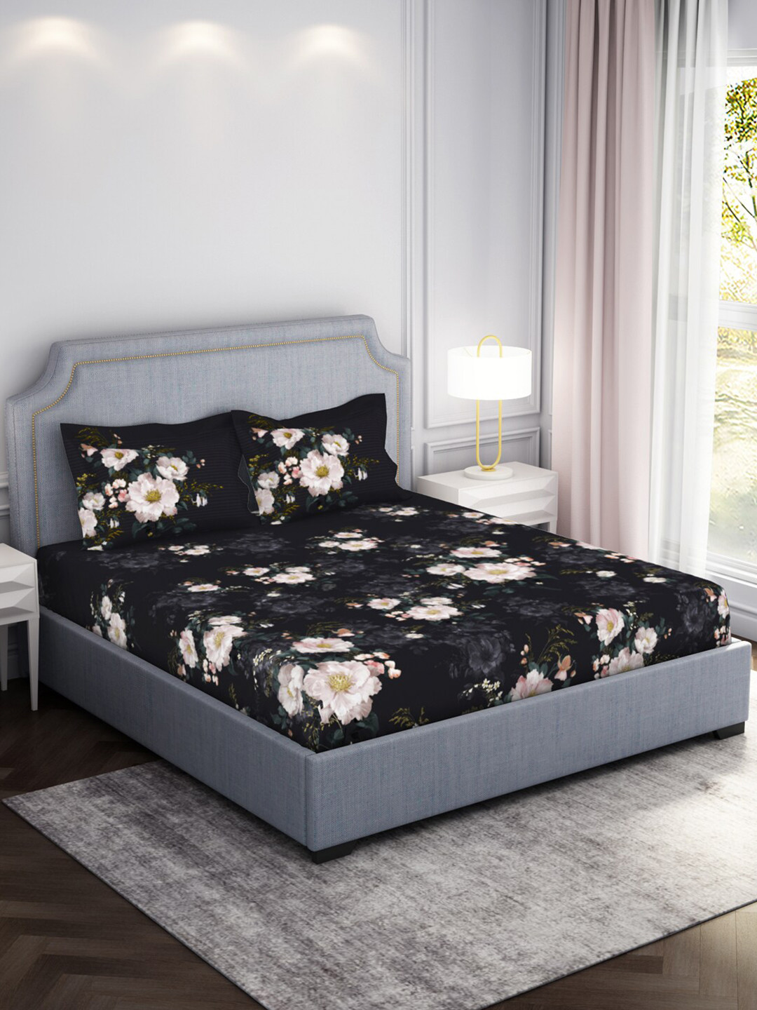 

SPACES Noir Grey & White Printed Cotton 210 TC King Bedsheet with 2 Pillow Covers