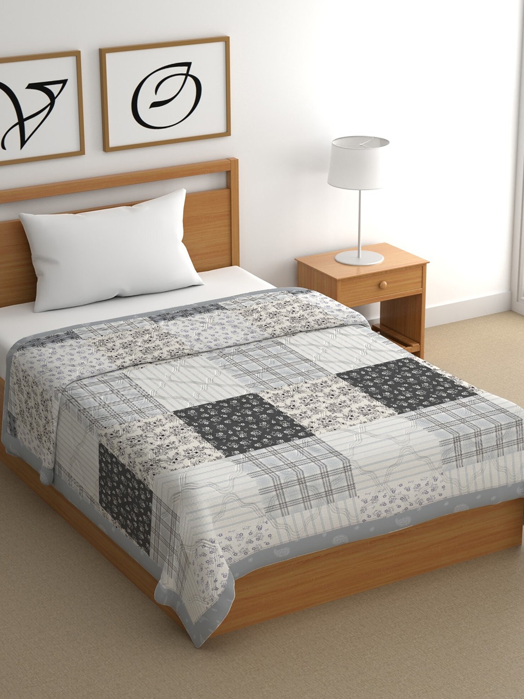 

CHHAVI INDIA Grey & White Geometric AC Room 350 GSM Reversible Single Bed Comforter