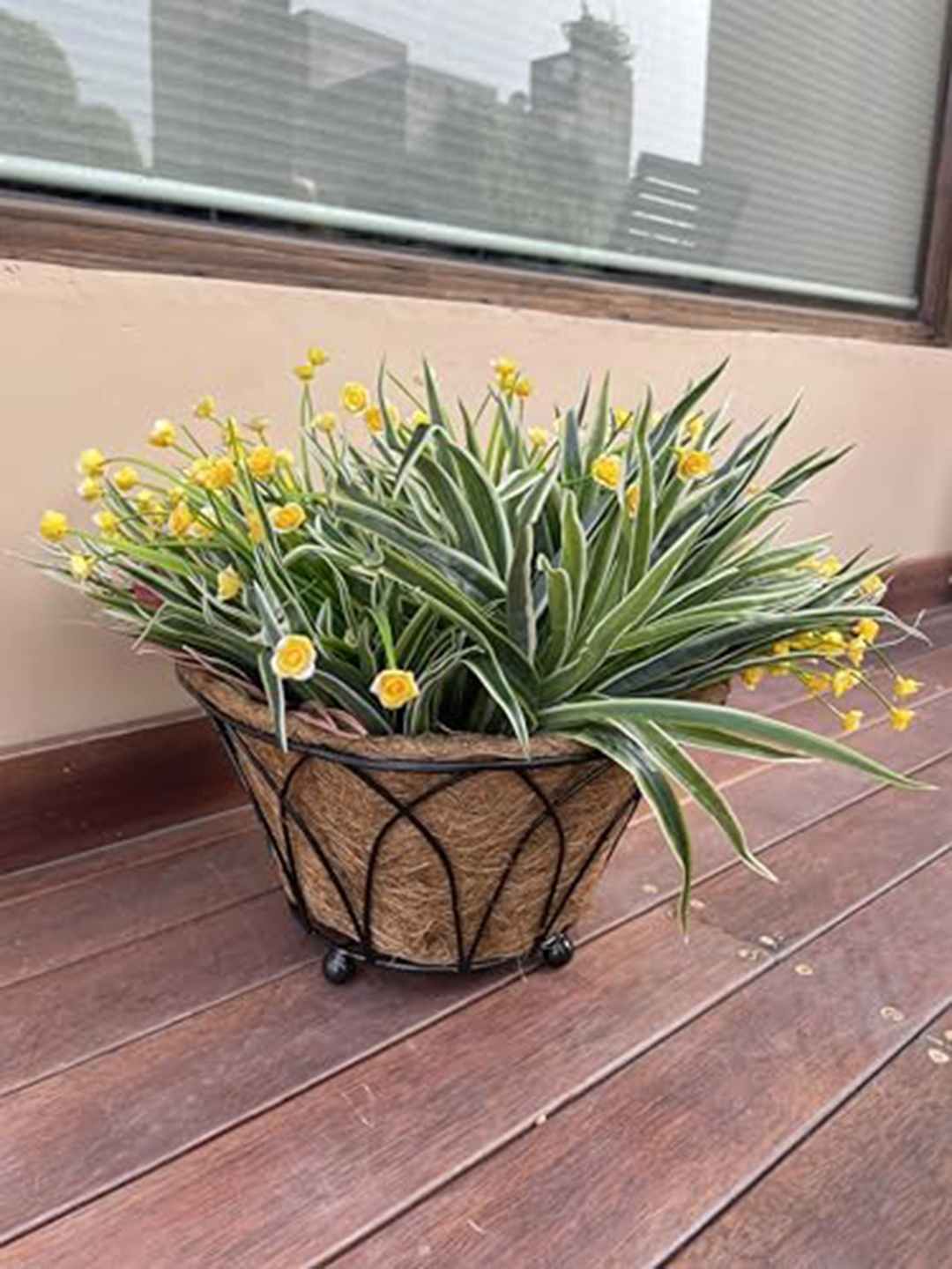 

Garden Deco Black & Brown 4 Pieces Planter With Holder