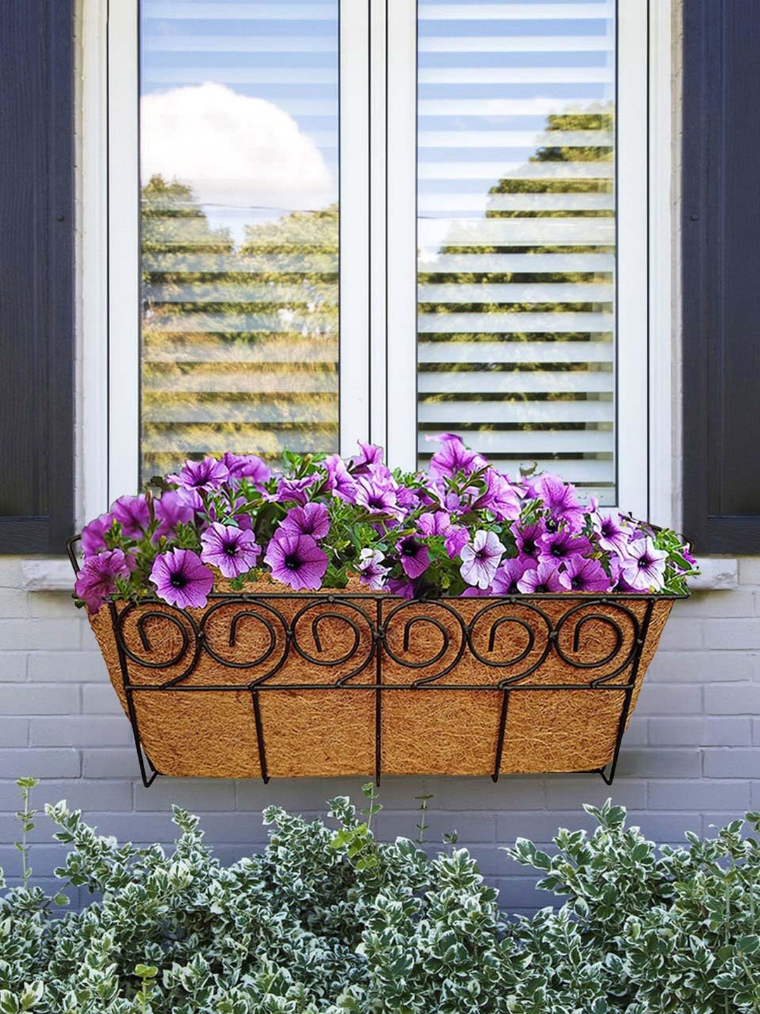

Garden Deco Black & Brown 4 Pieces Textured Planter With Holder