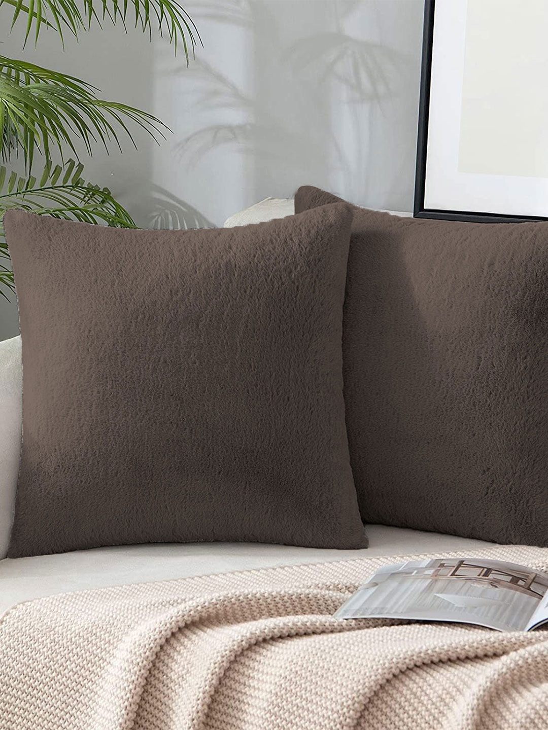 

LUXEHOME INTERNATIONAL Coffee Brown 2 Pieces Fur Square Cushion Covers