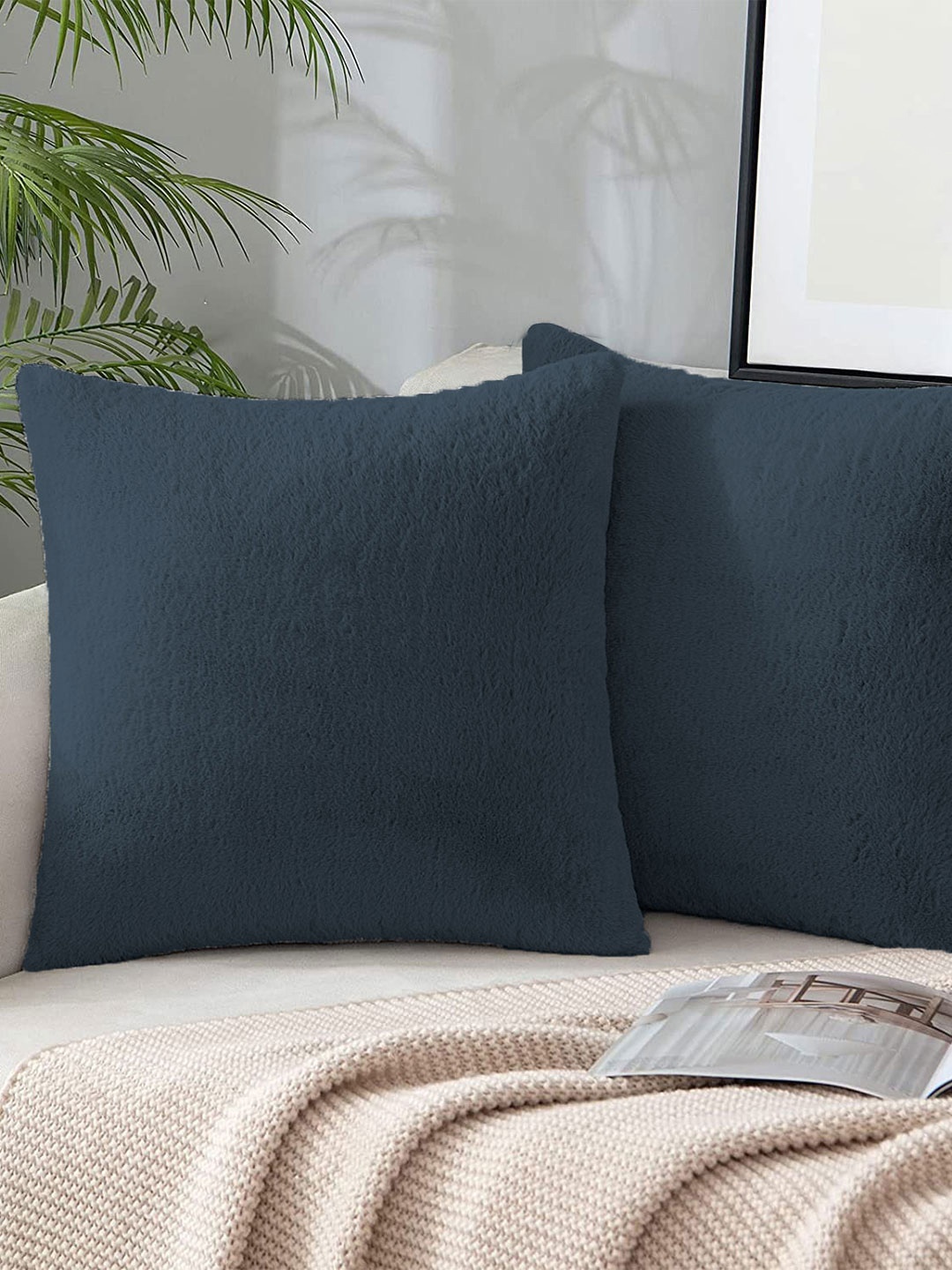 

LUXEHOME INTERNATIONAL Black 2 Pieces Fur Square Cushion Covers