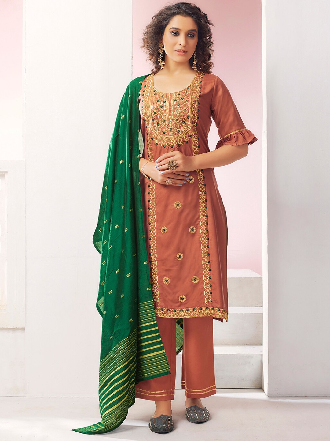 

SKYLEE Brown Floral Embroidered Regular Thread Work Kurta with Trousers & Dupatta