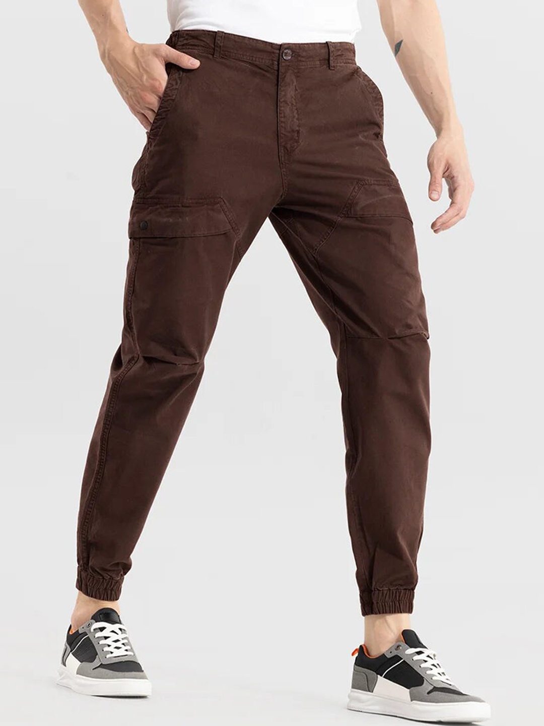 

Snitch Men Brown Smart Tapered Fit Cargos Trousers