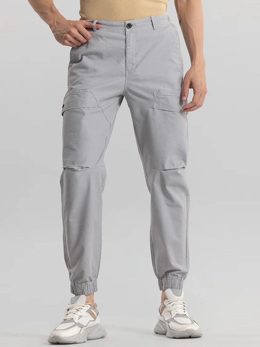 

Snitch Men Grey Smart Tapered Fit Cargos Trousers