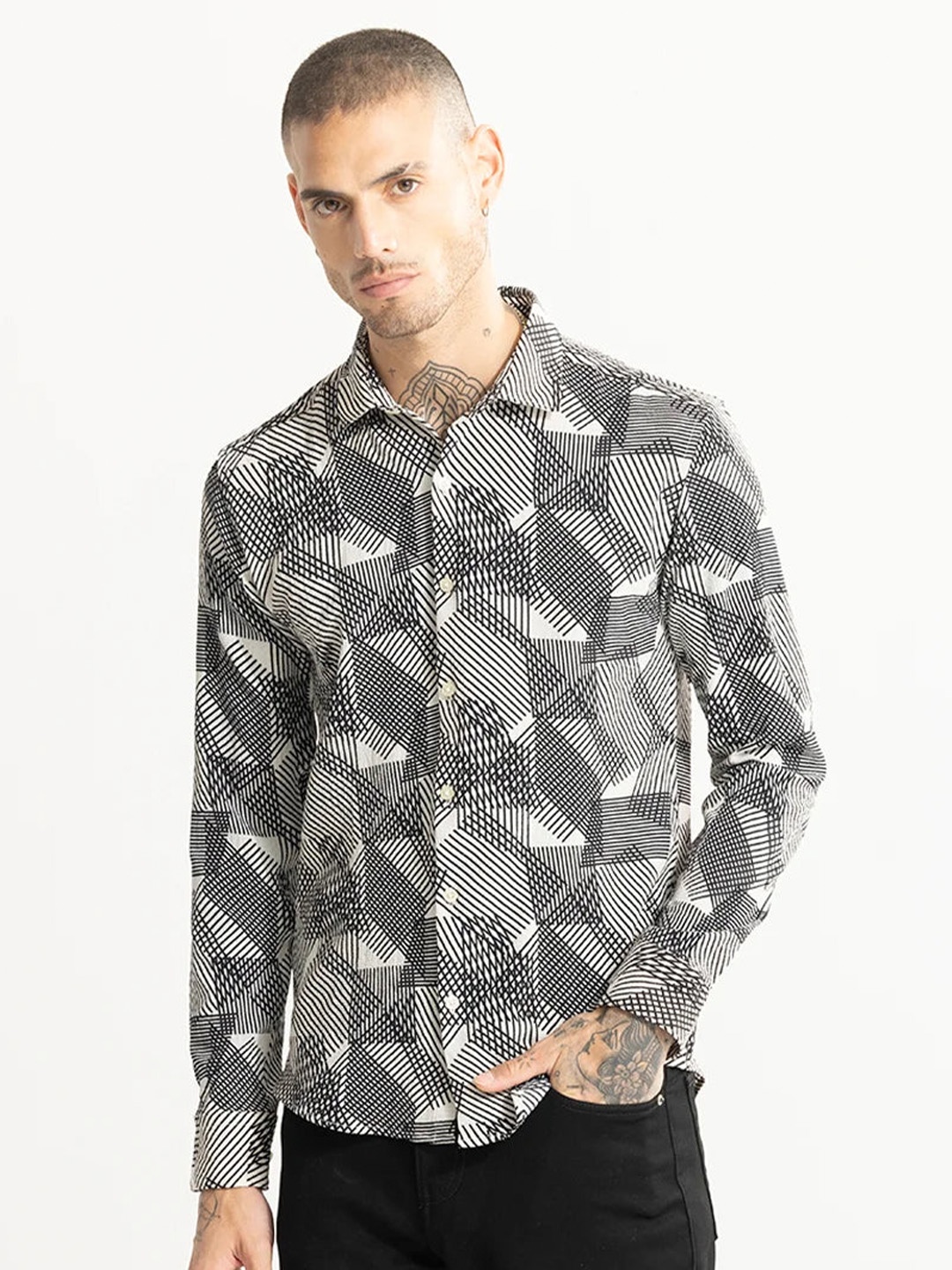 

Snitch White & Black Classic Slim Fit Opaque Geometric Printed Casual Shirt