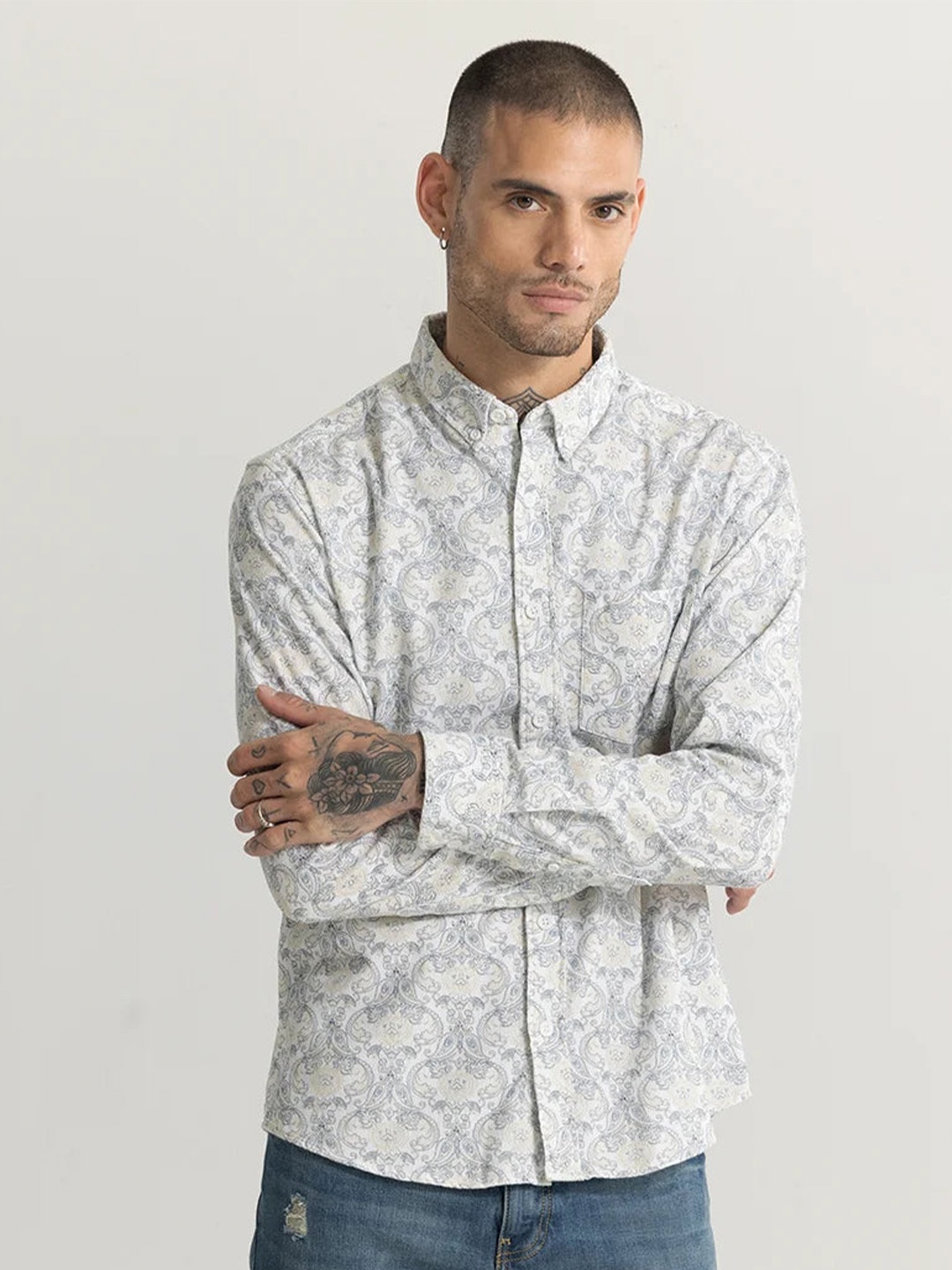 

Snitch Yellow Classic Slim Fit Paisley Print Casual Shirt, White