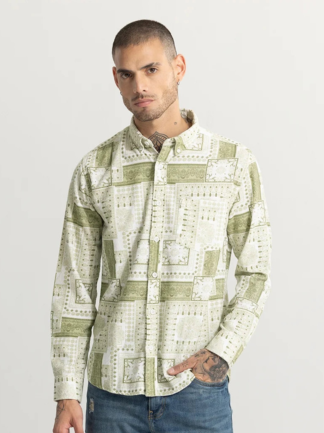 

Snitch Green Geometric Printed Cotton Classic Slim Fit Opaque Casual Shirt