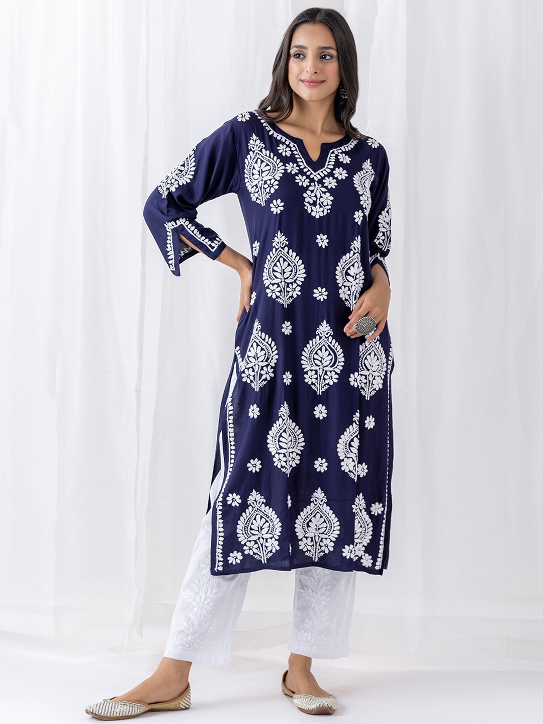 

HOUSE OF KARI Ethnic Motifs Embroidered Thread Work Detail Straight Kurta, Blue