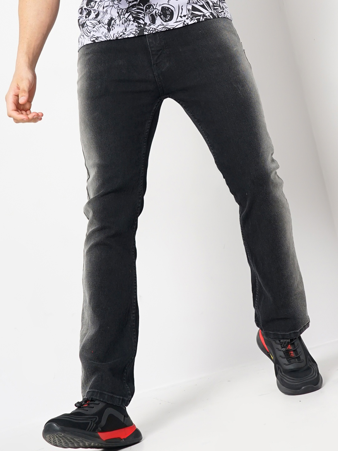 

The Indian Garage Co Men Black Bootcut Clean Look Heavy Fade Stretchable Jeans